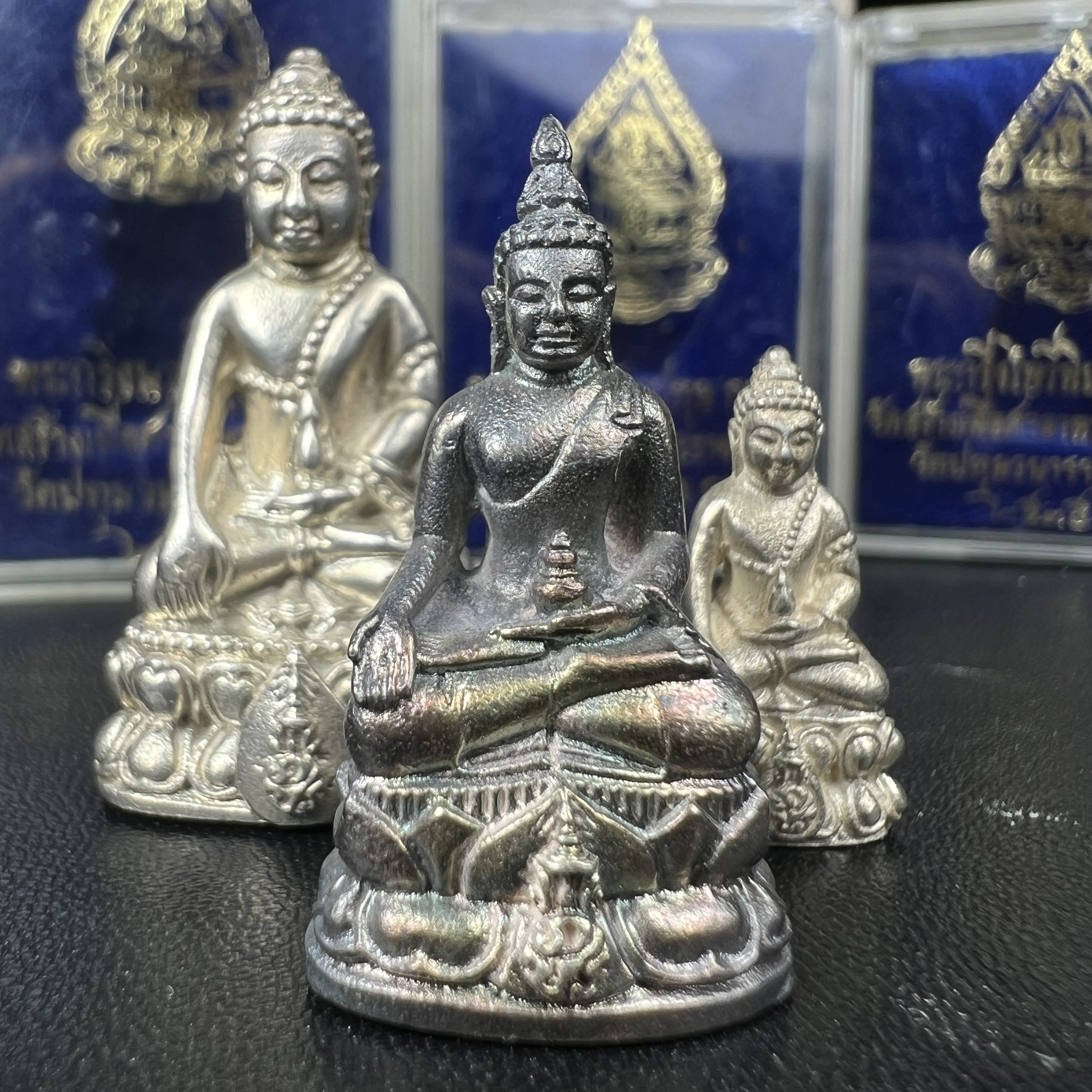 พระกริ่งนวปทุม ภปร.-พระชัยวัฒน์นวปทุม ภปร.-พระกริ่งไพรีพินาศ ภปร. รุ่นแรก วัดปทุมวนาราม ครบชุดเนื้อเงิน ปี2535(ในหลวงรัชกาลที่9เสด็จเททอง)(1ใน3000องค์)หายาก***เก็บทีเดียวครบชุดไปเลยรุ่นนี้ แนะนำ....ตอนนี้หายากแล้ว***