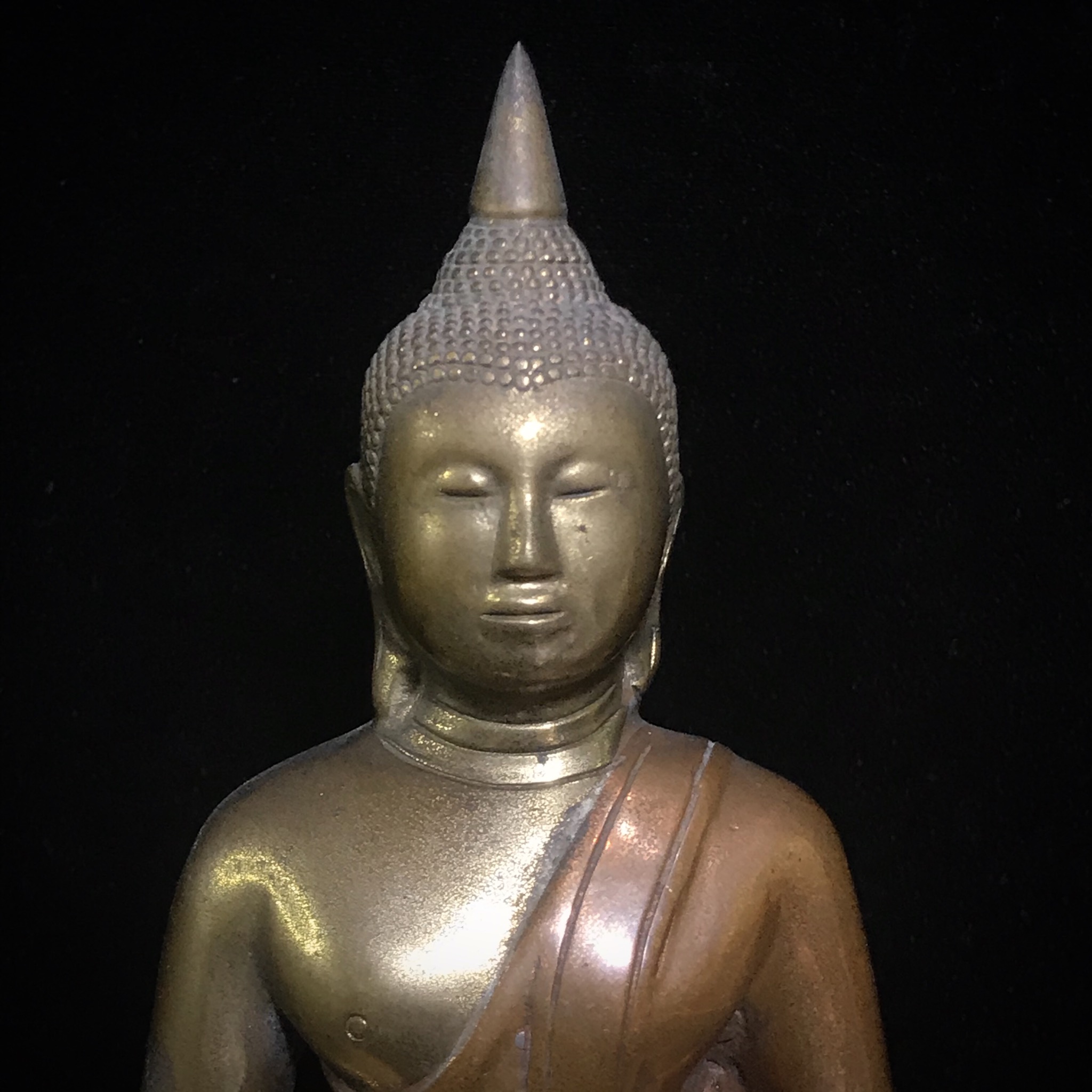 พระบูชาพระพุทธโสธร ภปร. รุ่นย้อนยุค ปี2539 กาญจนาภิเษกครองราชสมบัติครบ 50ปี หน้าตัก5นิ้ว เนื้อสามกษัตริย์ หมายเลข00732