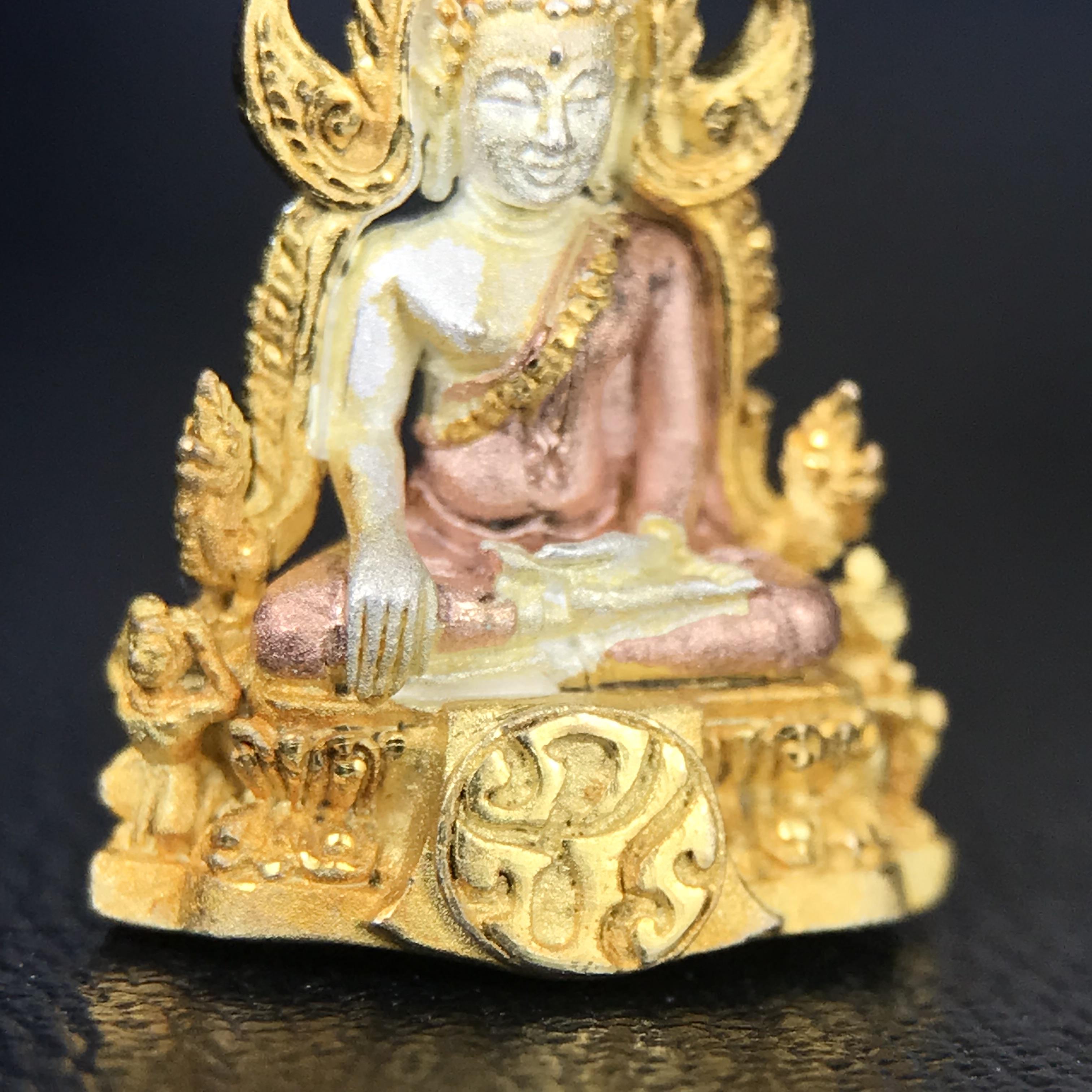 พระพุทธชินราช ภปร. โครงการ เพราะแผ่นดินนี้คือแผ่นดินเกิด เนื้อเงินชุบสามกษัตริย์ ปี2551 ขนาดหน้าตัก1/4นิ้ว (สวยงามทรงคุณค่า อีกหนึ่งรุ่นยอดนิยมหายาก) (สภาพคัดสวย กล่องบรรจุเดิมครบ)