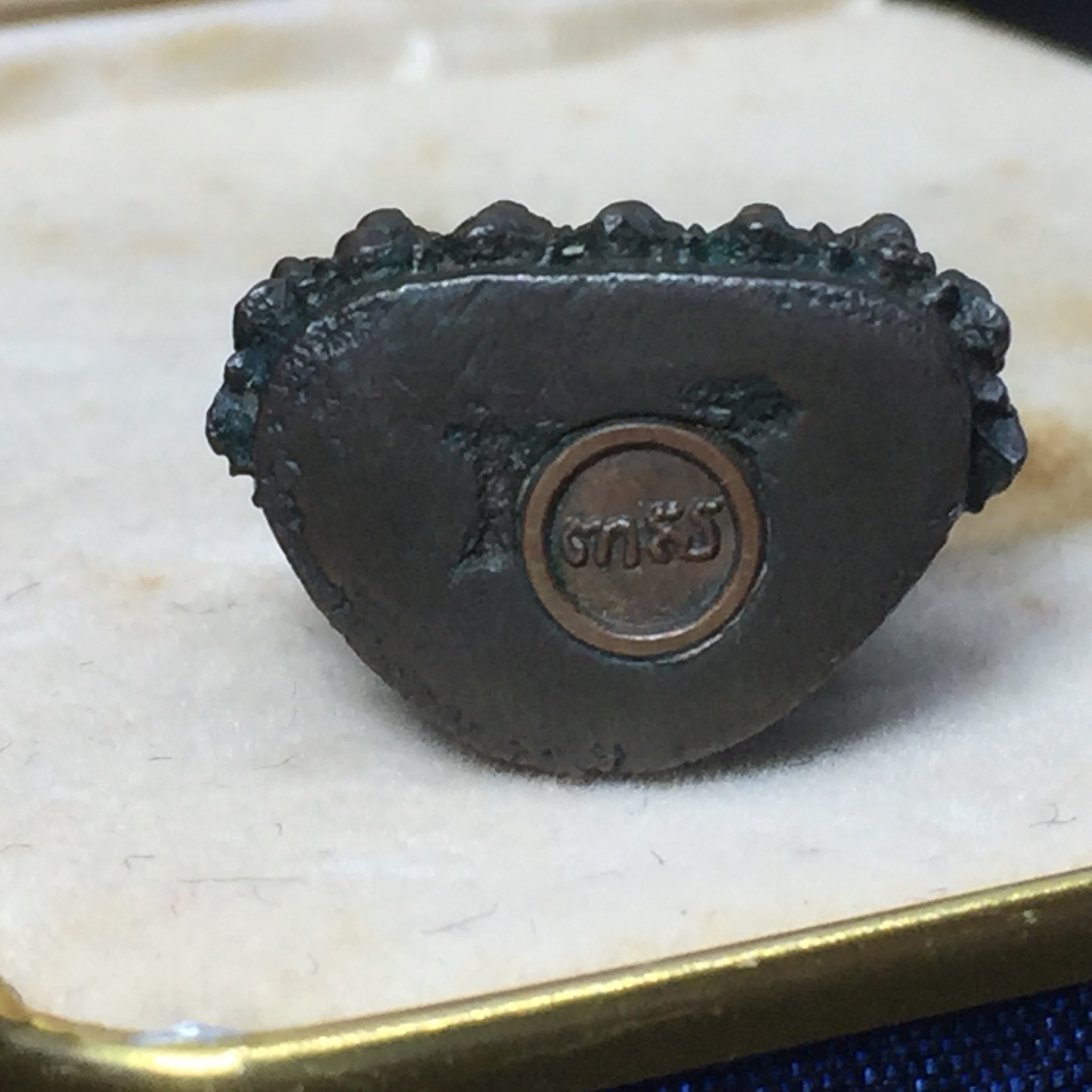 พระกริ่งสุวัฑฒโน รุ่นแรก ของสมเด็จพระญาณสังวร สมเด็จพระสังฆราช วัดบวรนิเศวิหาร เนื้อนวโลหะ พ.ศ. 2521(หายาก1ใน1000องค์)