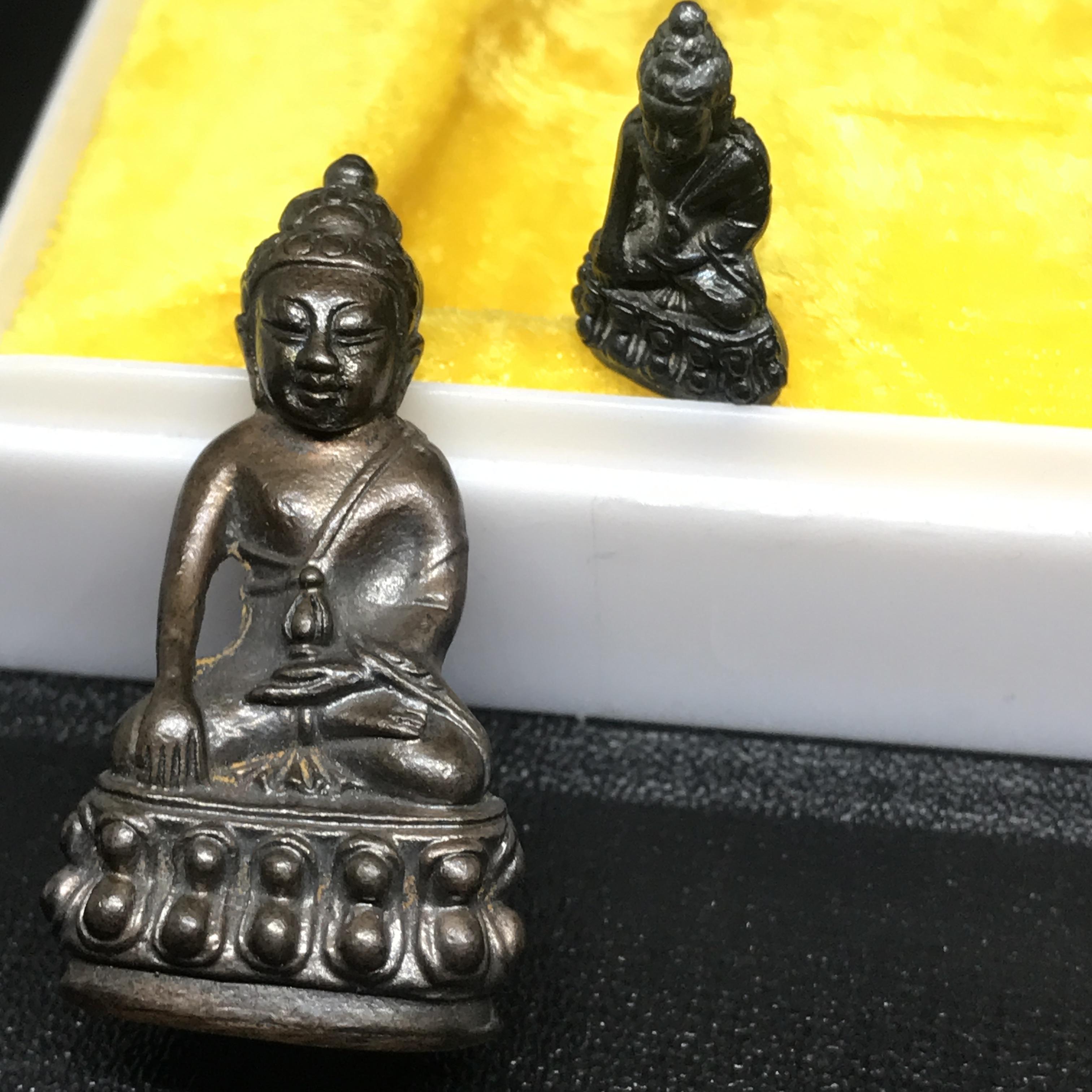 พระกริ่ง-พระชัยวัฒน์ รุ่นเมตตา ปี2529 วัดบวรนิเวศวิหาร เนื้อนวโลหะ(ในหลวงร.9เสด็จเททอง)(1ใน999ชุด)