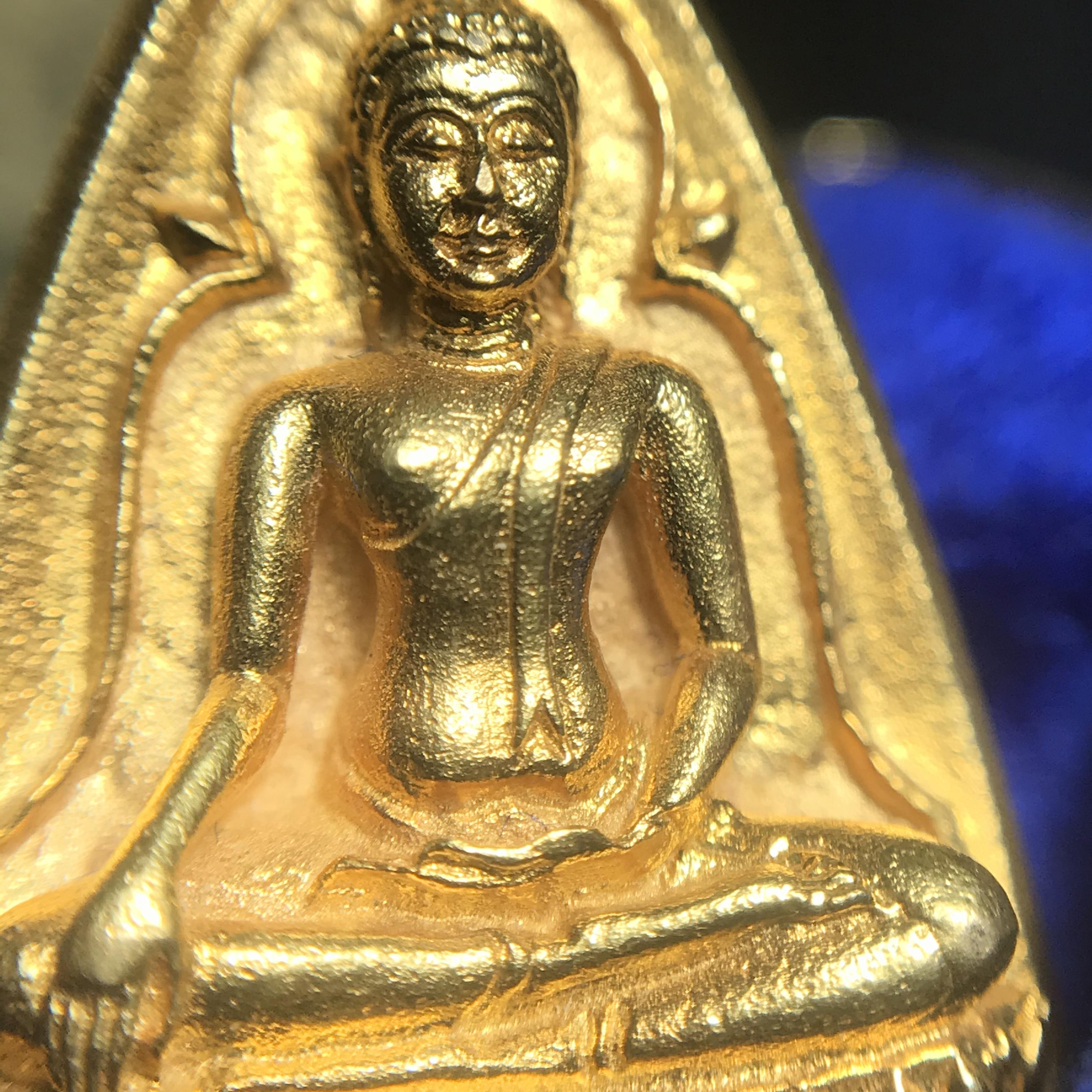 พระสมเด็จนางพญา ส.ก. ปี2535 เนื้อทองคำ พิมพ์ใหญ่ 5รอบพระราชินี หลวงปู่โต๊ะปลุกเสก(ในหลวงและพระราชินีเสด็จในพิธี) พร้อมกล่องบรรจุเดิม(นิยม)