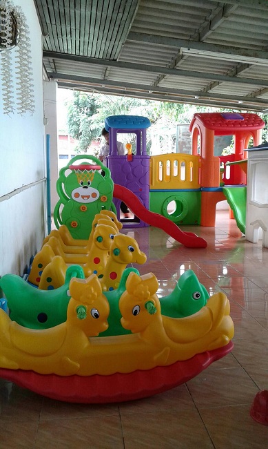 ภาพการส่งงานบ้านน้อย 2 ชั้น ,กระดานลื่นหมี และ ม้าโยกเยก