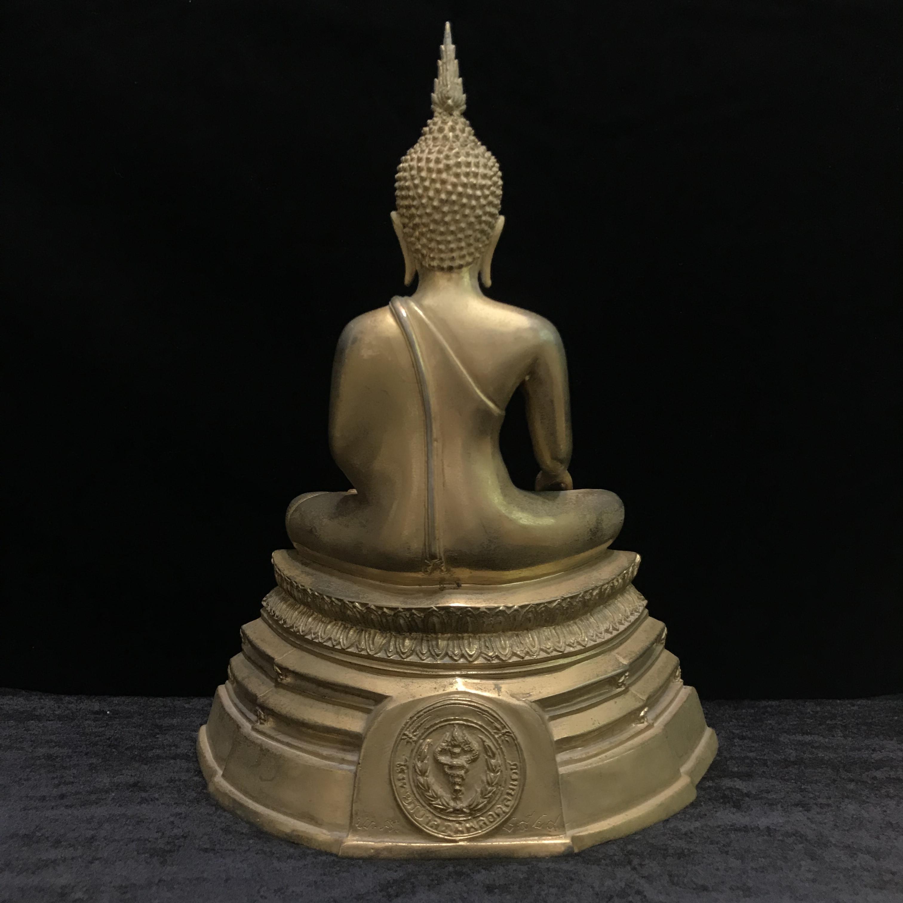 พระบูชาพระพุทธศิรมงคล ภปร ขนาดหน้าตัก5นิ้ว วัตถุมงคลคุ้มเกล้าปี2524 ของมูลนิธิคุ้มเกล้า โรงพยาบาลภูมิพลจัดสร้าง (ในหลวงทรงจุดไฟพระฤกษ์และเททอง)