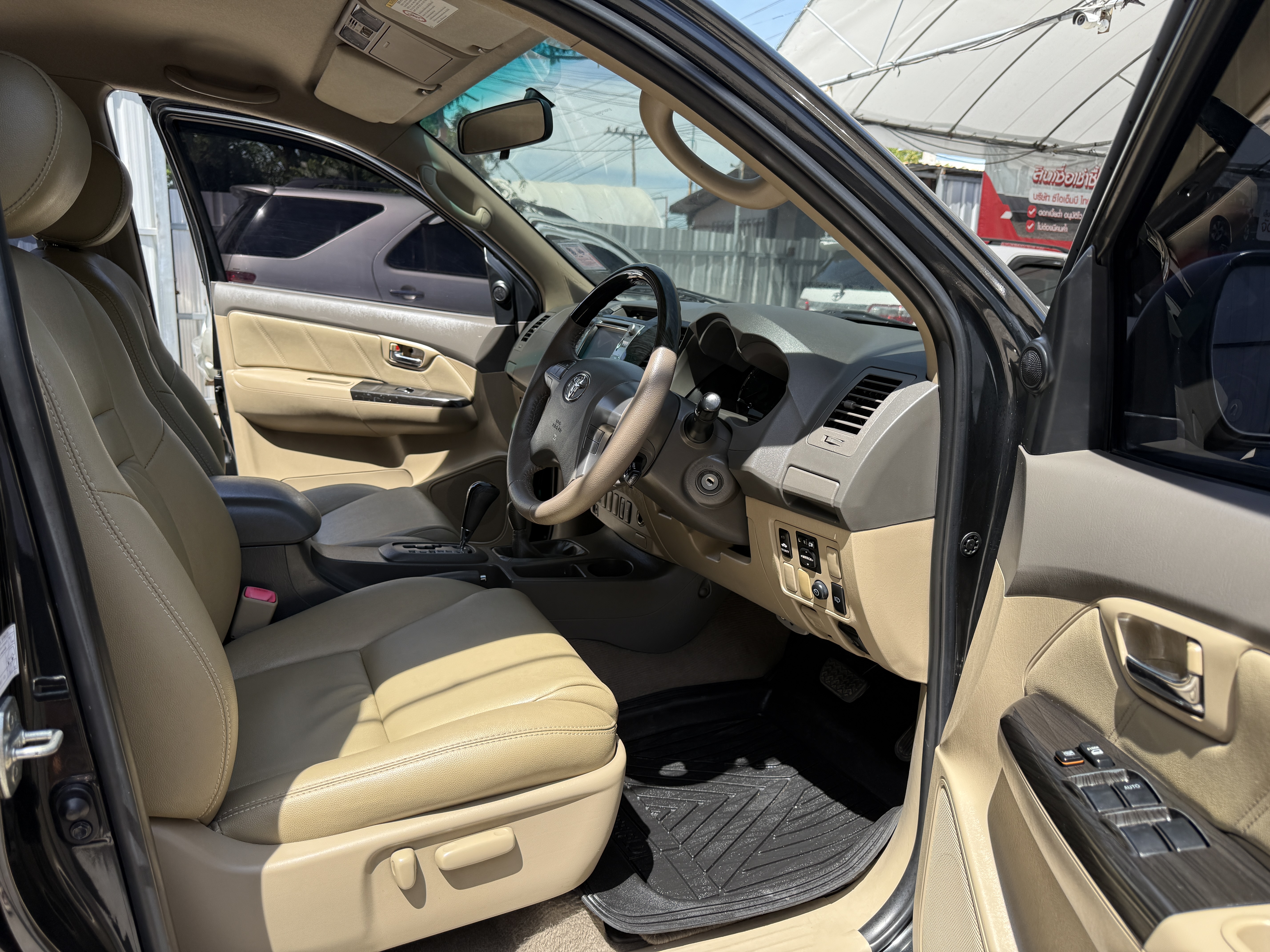 Toyota Fortuner Champ 3.0 V Navi 4WD At ปี 2013 ดำ