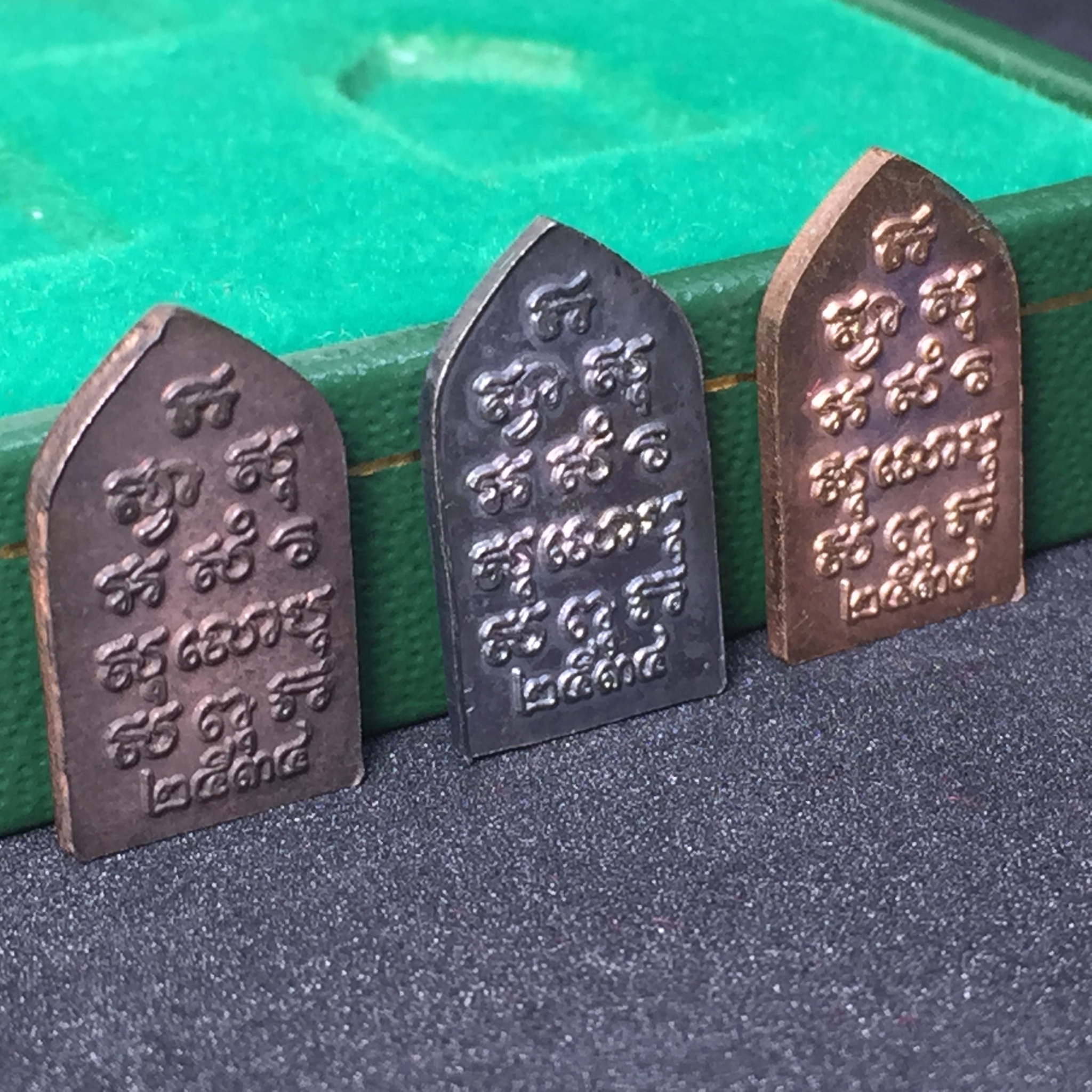 เหรียญพระไพรีพินาศ ปี2534 วัดบวรนิเวศวิหาร พิมพ์ห้าเหลี่ยม เนื้อนวโลหะ-เนื้อเงิน-เนื้อทองแดง(หายากสภาพสวยกล่องเดิม)