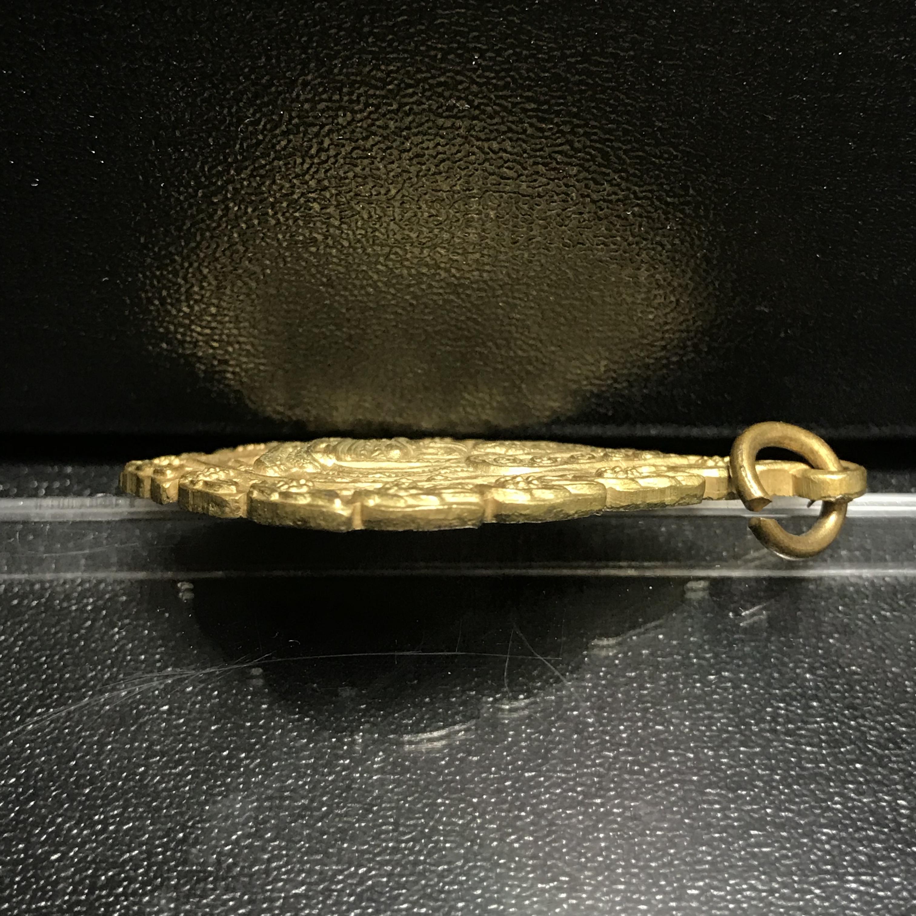 เหรียญนิรันตราย พิมพ์ทรงพัดยศ (เหรียญเจริญยศ) สมโภชครบ108ปี วัดราชประดิษฐ์ ปี2515 เนื้อกะไหล่ทอง( ในหลวง ร.9 เสด็จเททอง)(บล็อกนิยม5แตก)(เหรียญดีพิธีใหญ่ที่ต้องมี)