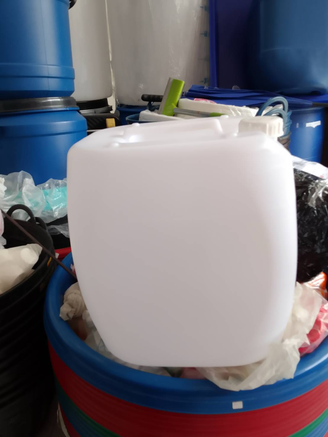 แกลลอน 30 ลิตร 213 สีขาวใส