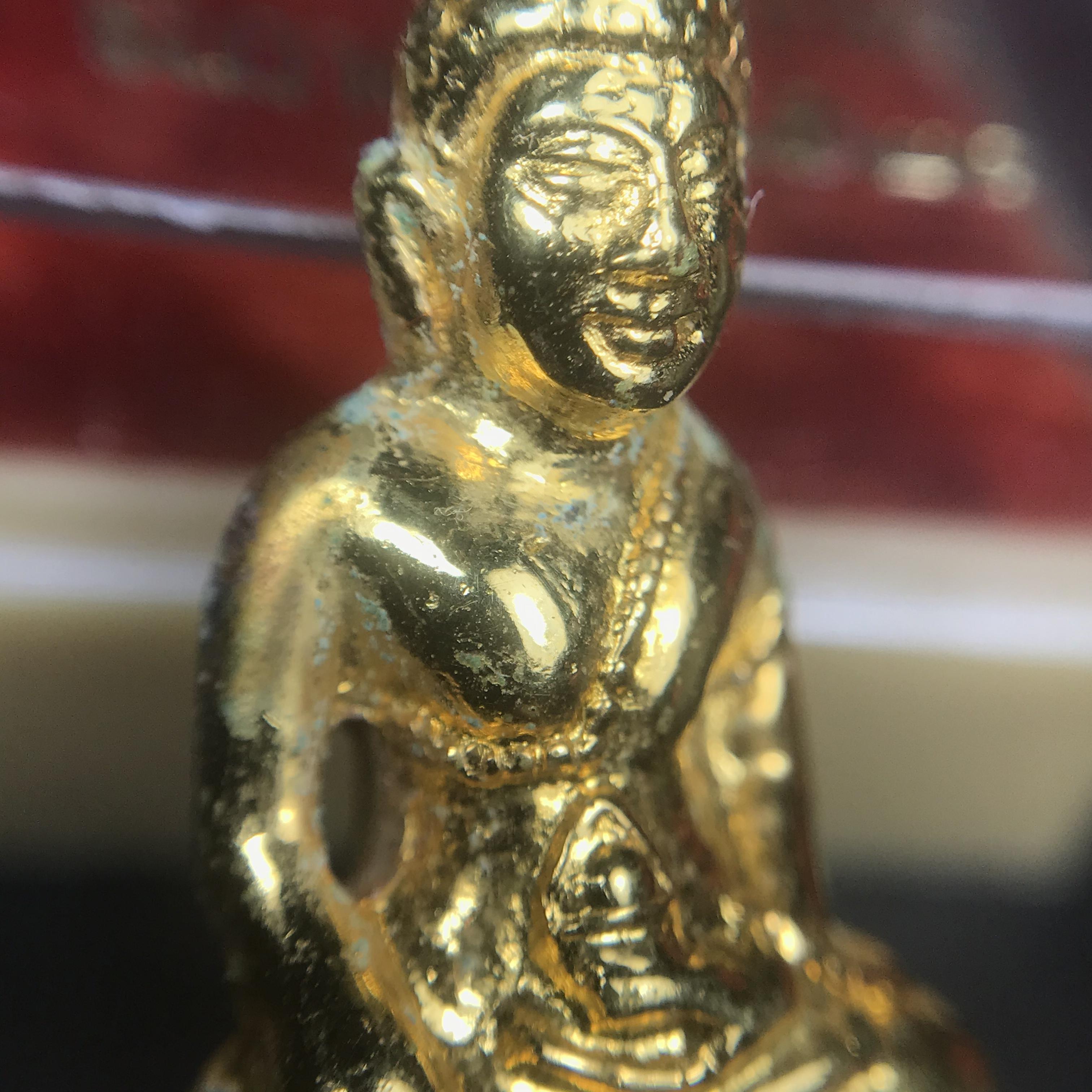 พระกริ่งโสฬส (มปร.) วัดราชประดิษฐ์ ปี 2515 เนื้อกะไหล่ทอง(กรรมการ)(กะไหล่ทองเดิมหายาก กล่องบรรจุเดิมครบ) เนื้อกะไหล่ทองเดิม สร้างน้อย หายาก หลวงปู่ทิม ปลุกเสก(ในหลวงรัชกาลที่9 เสด็จเททอง)พระดี พิธีใหญ่