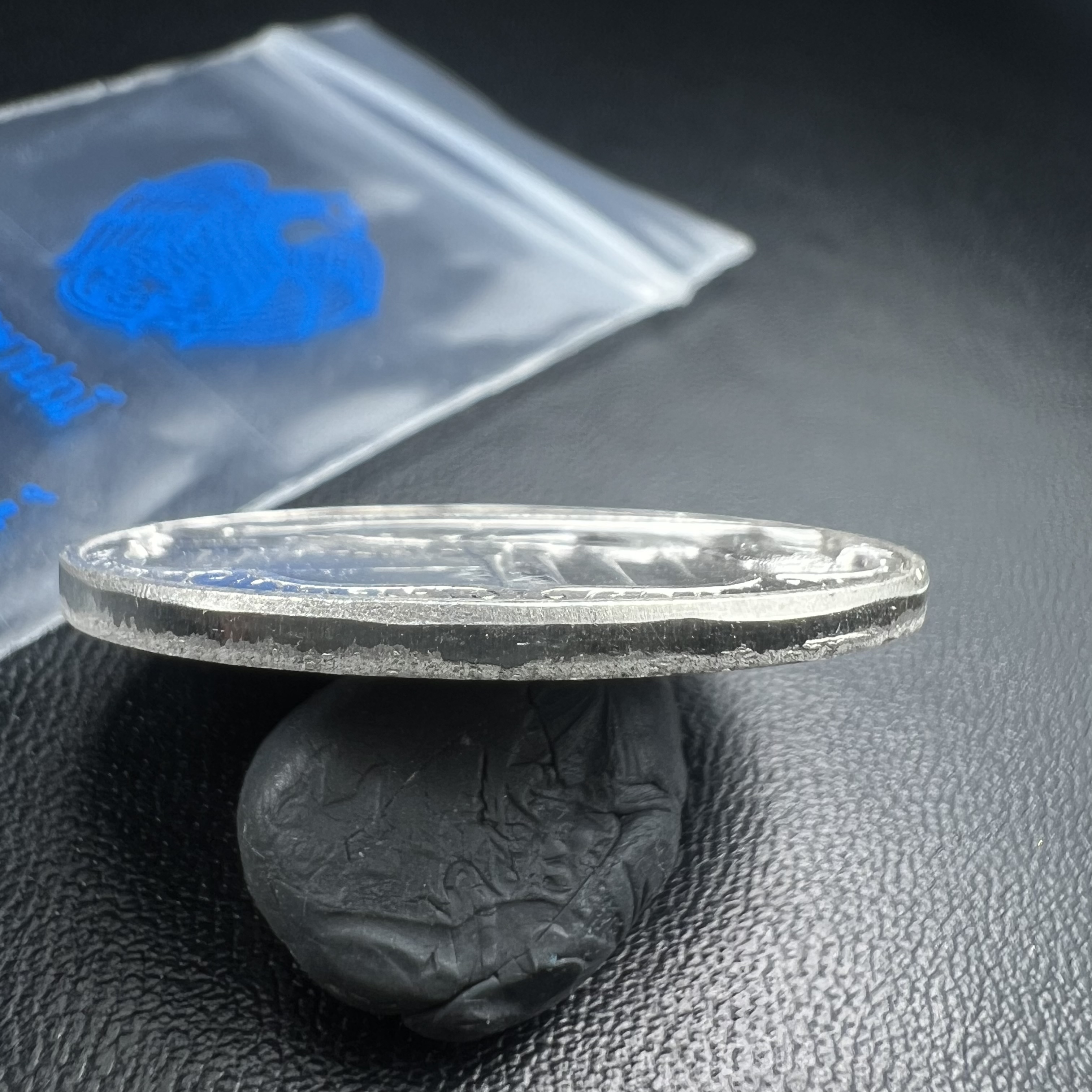 เหรียญพระนอน พระพุทธปรางค์ไสยาสน์ วัดพระเชตุพลวิมลมังคลาราม (วัดโพธิ์) หลัง ภปร. มหามงคลเฉลิมพระชนมพรรษาในหลวงรัชกาลที่9 ครบ 5 รอบ 60 พรรษา ปี 2530 (คัดสภาพสวยซีนซองเดิม)(เนื้อเงินพบเจอน้อยหายาก)เหรียญดี..พิธีใหญ่..พุทธคุณเยี่ยม