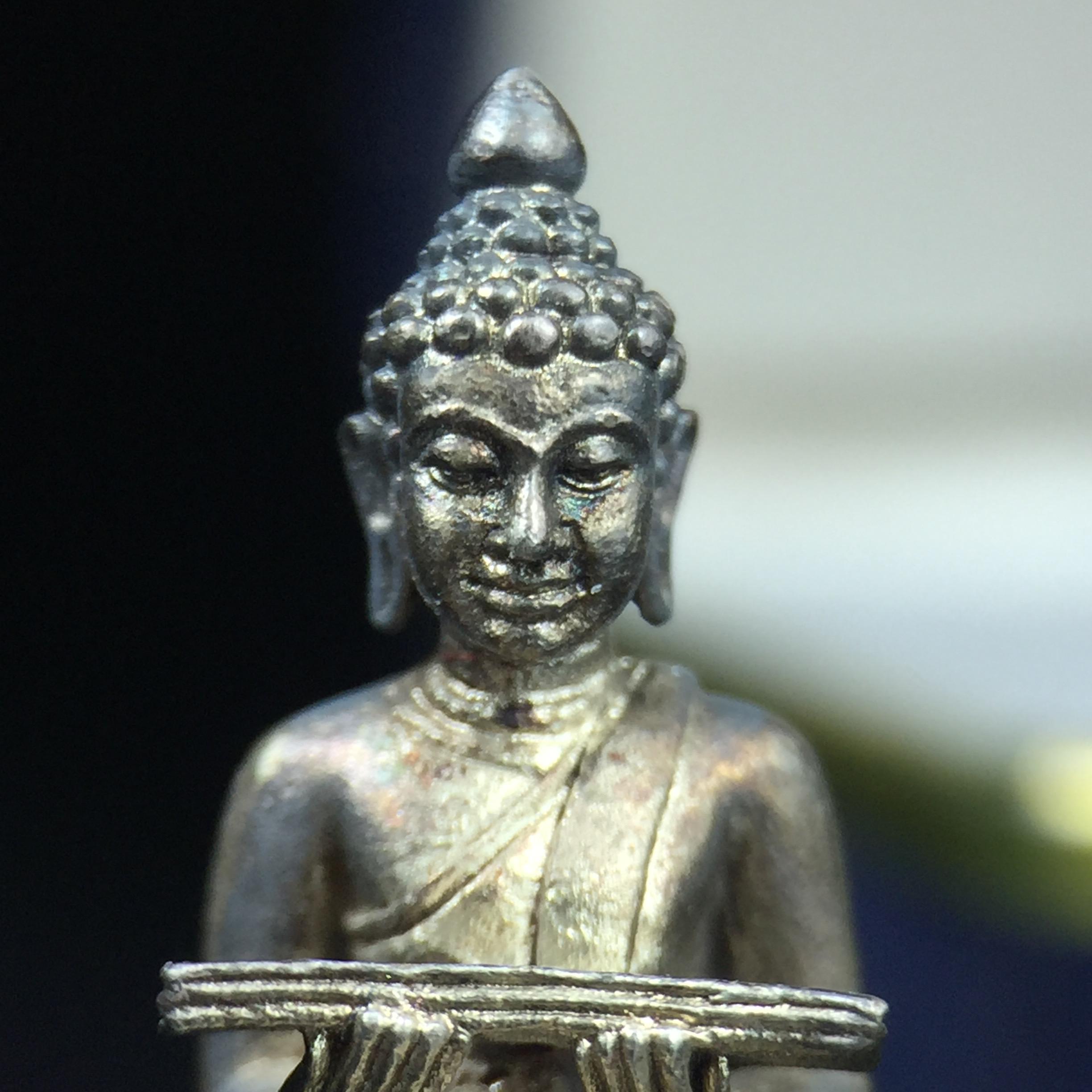 พระกริ่งปรมานุชิตชิโนรส วัดพระเชตุพนวิมลมังคลาราม(วัดโพธิ์) ปี2533 เนื้อเงิน ( ในหลวงรัชกาลที่9เสด็จเททอง)พิธีใหญ่ งดงามด้วยพุทธศิลป์เปี่ยมด้วยพุทธคุณ อีกหนึ่งรุ่นที่แนะนำสะสมบูชา