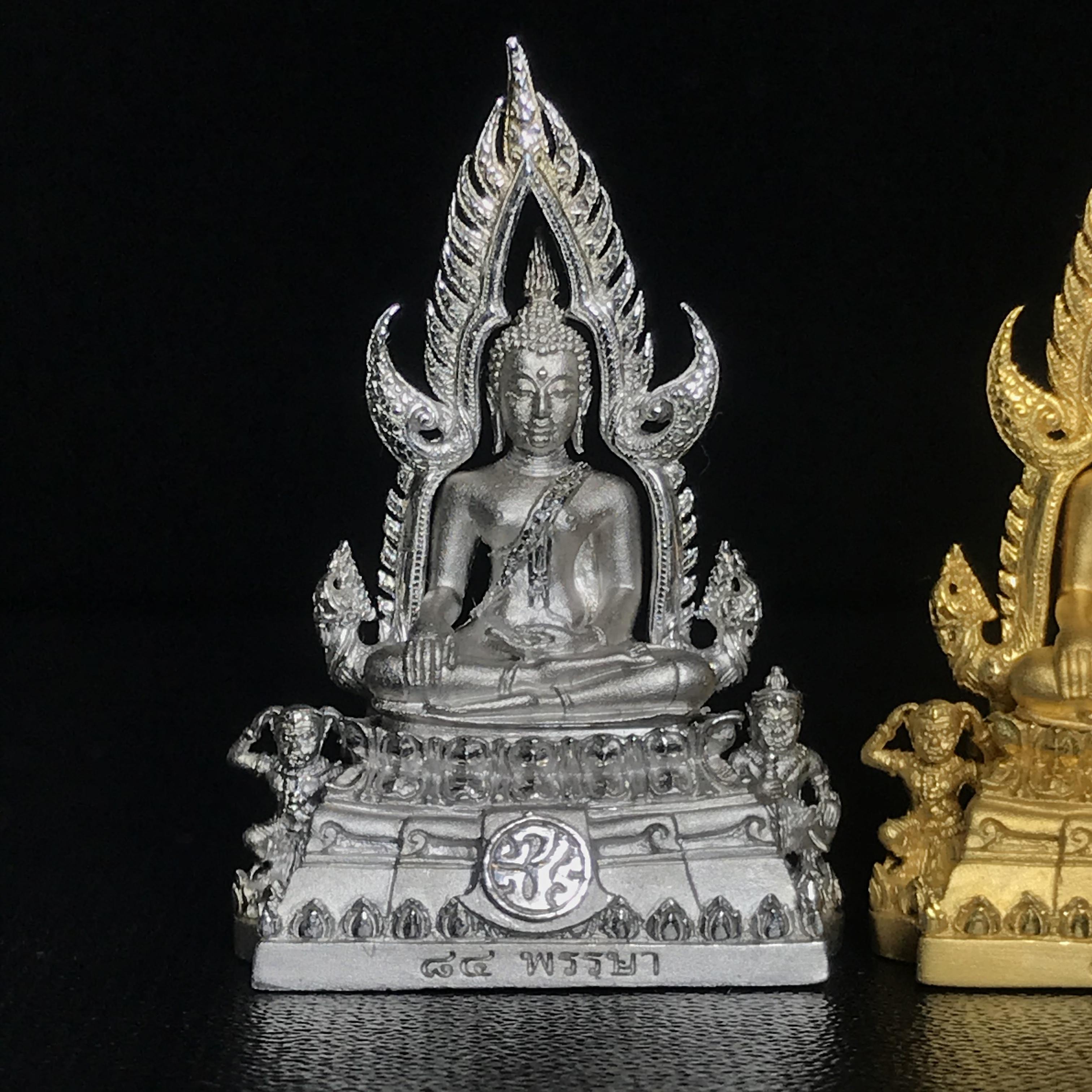 พระพุทธชินราช(จำลอง) ภปร. 84 พรรษา พิมพ์กลางขนาดหน้าตัก 1/2 นิ้ว(ครบชุด3องค์ เนื้อทองคำ+เนื้อเงินชุบทองคำขาว+เนื้อบรอนซ์รมดำซาติน)(พระราชทานมวลสาร จิตรลดาและเส้นพระเจ้า(เส้นผม)รัชกาลที่9)