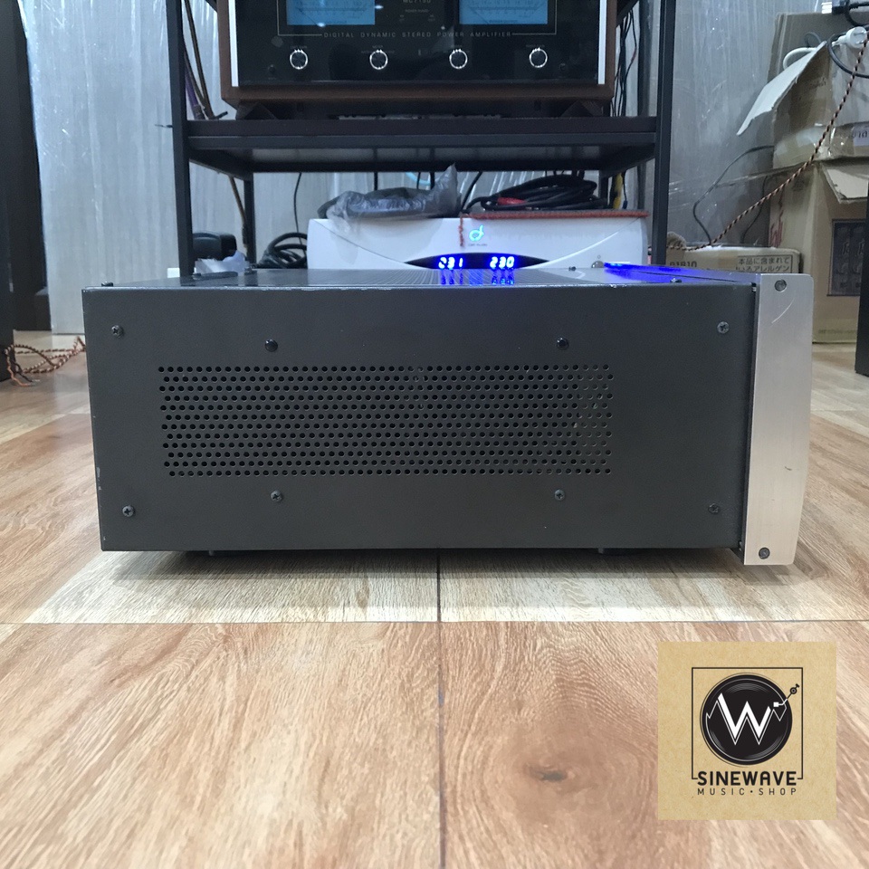 Integrated Amp ยี่ห้อ Accuphase รุ่น E-303 (Made in Japan) ไฟ 220Volts