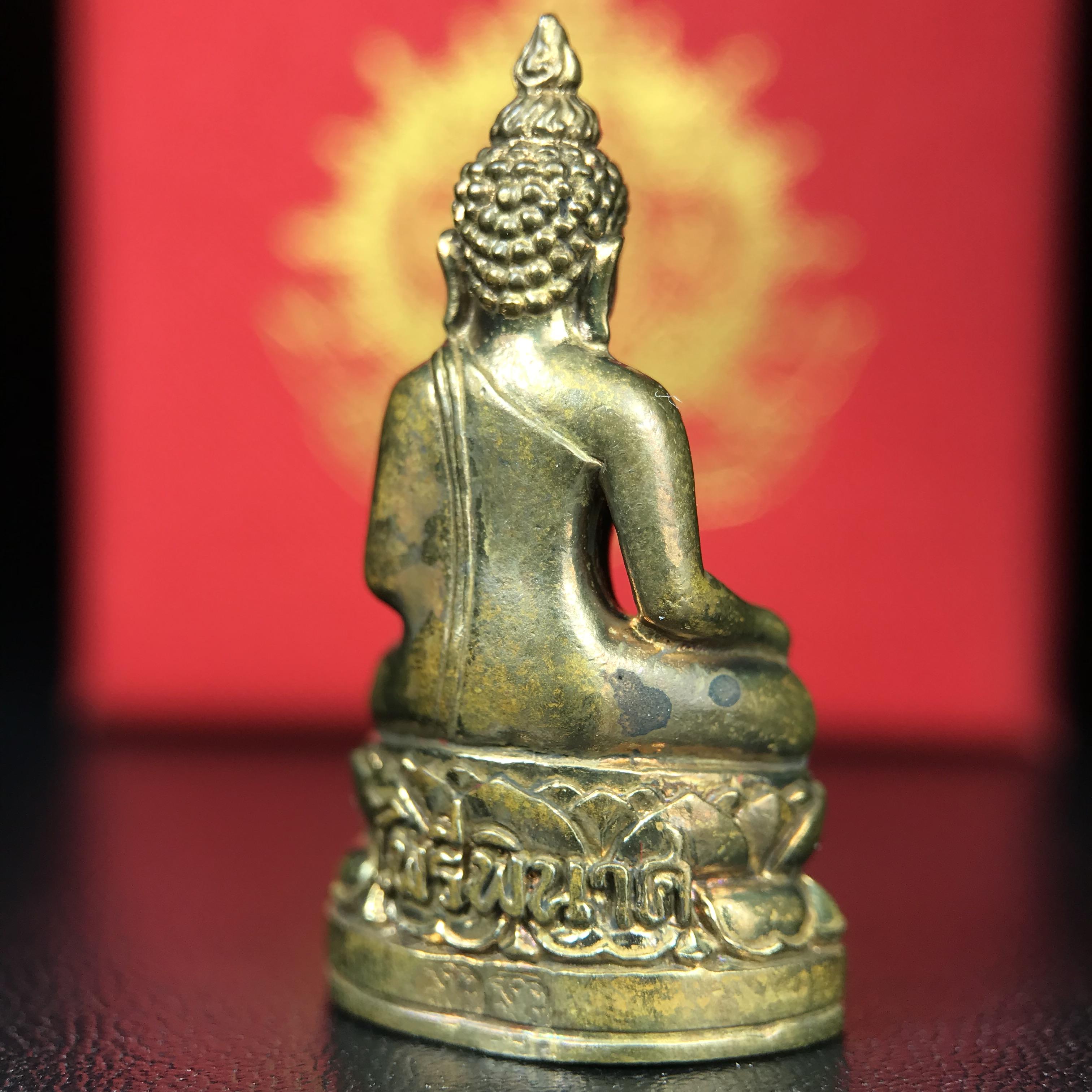 พระกริ่งไพรีพินาศ บรรจุเหล็กไหล ครั้งแรกและครั้งเดียวในประวัติศาสตร์ เฉลิมพระเกียรติ พระบาทสมเด็จพระเจ้าอยู่หัวรัชกาลที่9 พระชนมพรรษา 6 รอบ ปี2542 เนื้อสัมฤทธิ์(บรรจุเหล็กไหล)ดีนอก-ดีใน พิธีใหญ่ มวลสารเด่น(พิเศษกรรมการ ตอก 2 โค๊ต หมายเลข ๑๘๕๘)หายาก