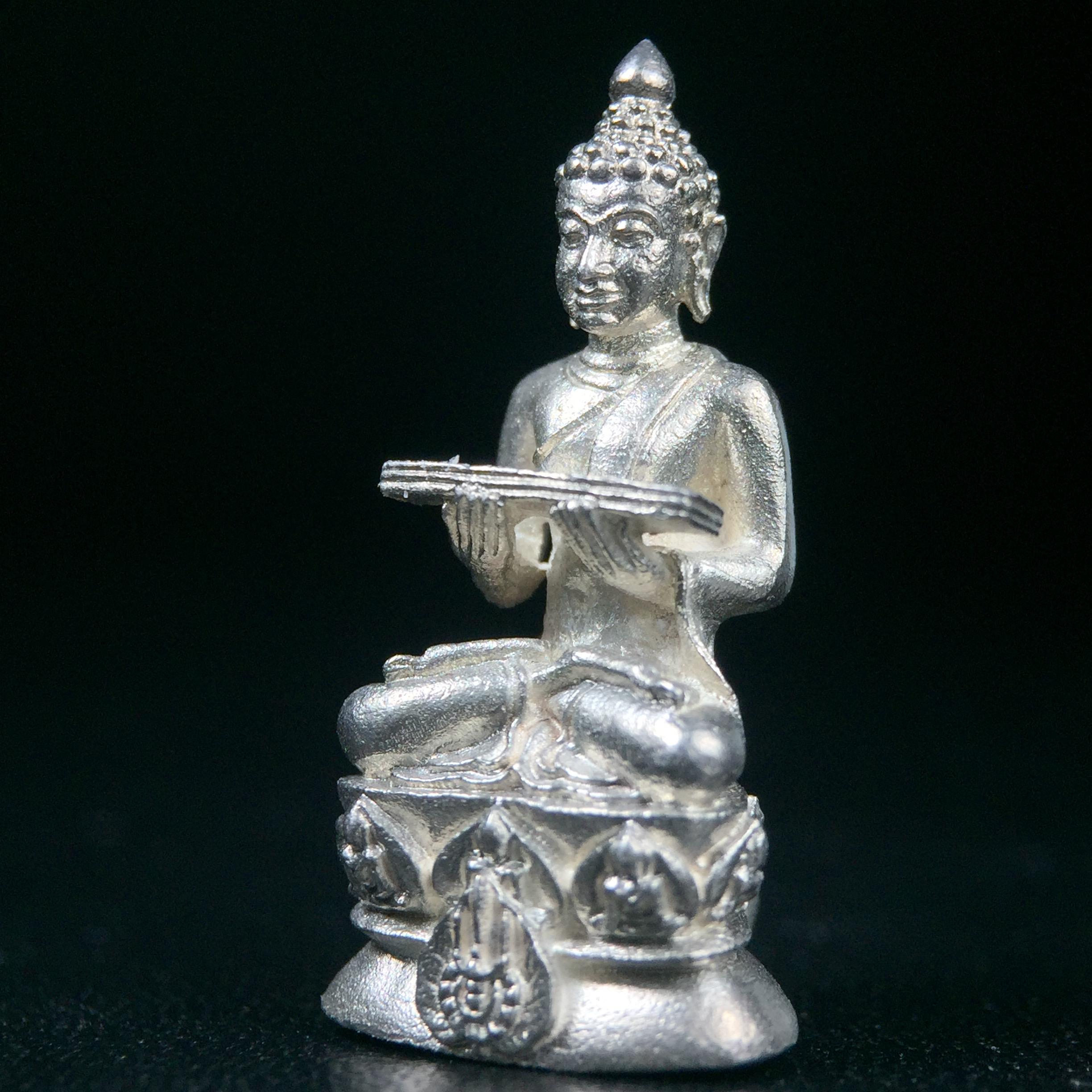 พระกริ่งปรมานุชิตชิโนรส วัดพระเชตุพนวิมลมังคลาราม(วัดโพธิ์) ปี2533 เนื้อเงิน ( ในหลวงรัชกาลที่9เสด็จเททอง)พิธีใหญ่ งดงามด้วยพุทธศิลป์เปี่ยมด้วยพุทธคุณ อีกหนึ่งรุ่นที่แนะนำสะสมบูชา