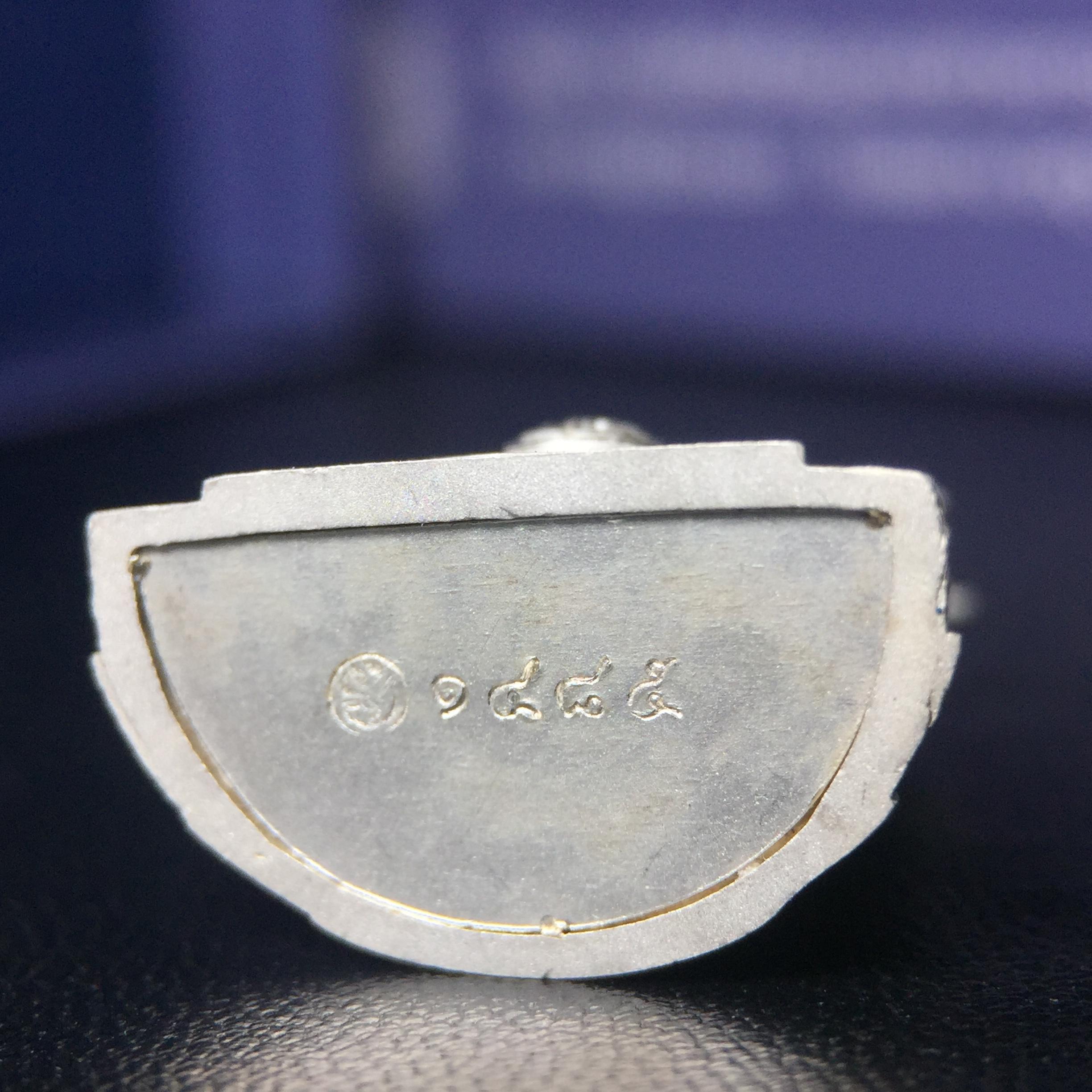 พระแก้วมรกต ภปร. ปี2547 จัดสร้างโดย รพ.ภูมิพลฯ เนื้อเงิน ลอยองค์ หน้าตัก 1/2 นิ้ว งดงามทรงคุณค่าอีกหนึ่งรุ่นยอดนิยม หายาก(1ใน3000องค์)