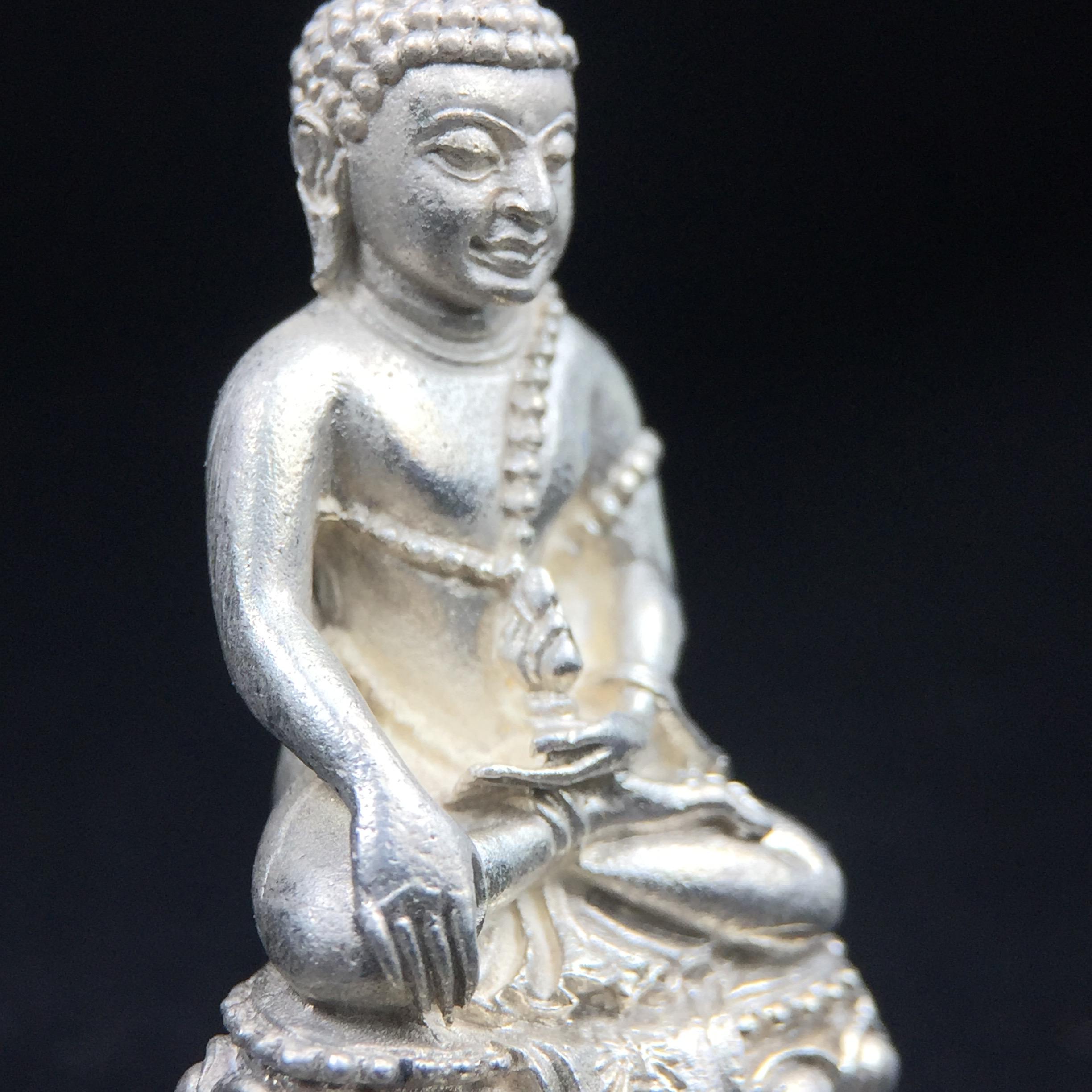 พระกริ่งศิรากาศ ภปร.(พระกริ่งคุ้มเกล้า)วัตถุมงคล"คุ้มเกล้าฯ" มูลนิธิ “คุ้มเกล้า” ในพระบรมราชูปถัมภ์ จัดสร้าง โรงพยาบาลภูมิพล เนื้อเงิน(พิมพ์หน้าไทย)(สภาพผิวสวย)(รัชกาลที่9เสด็จเททอง)(พิธีใหญ่)(นิยม)