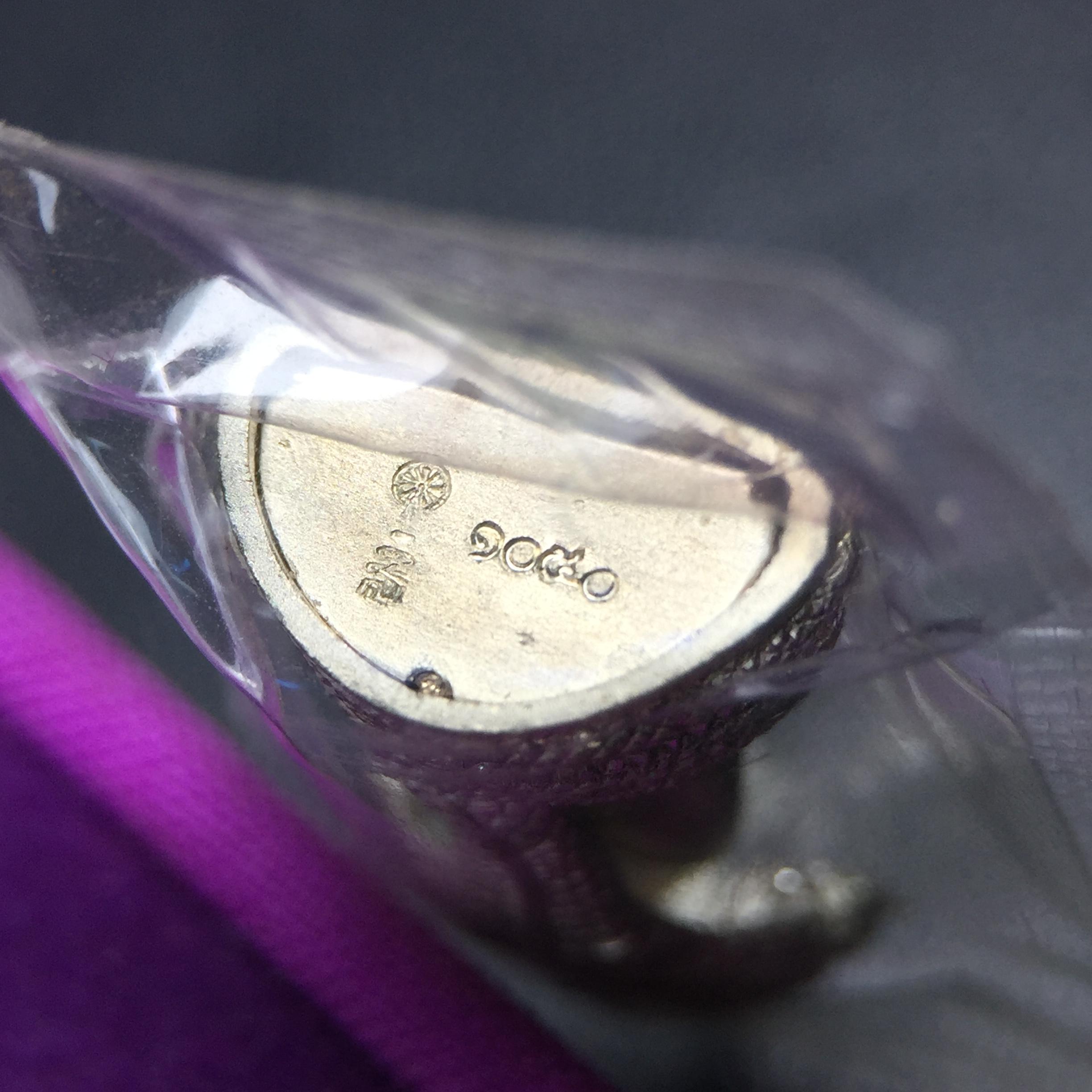 พระนาคปรก สธ. รุ่นสร้างพระอุโบสถเฉลิมพระเกียรติ 4 รอบ 84 พรรษา สมเด็จพระเทพรัตนราชสุดาฯ วัดบวรนิเวศวิหาร ปี 2543 พิมพ์เล็ก เนื้อเงินบริสุทธิ์ แบบพ่นทรายขัดเงาบางส่วน(สภาพ สวย ซีนซองกล่องบรรจุเดิมครบ)พิธีใหญ่ พุทธศิลป์งดงาม หายาก (1 ใน 2999 องค์)