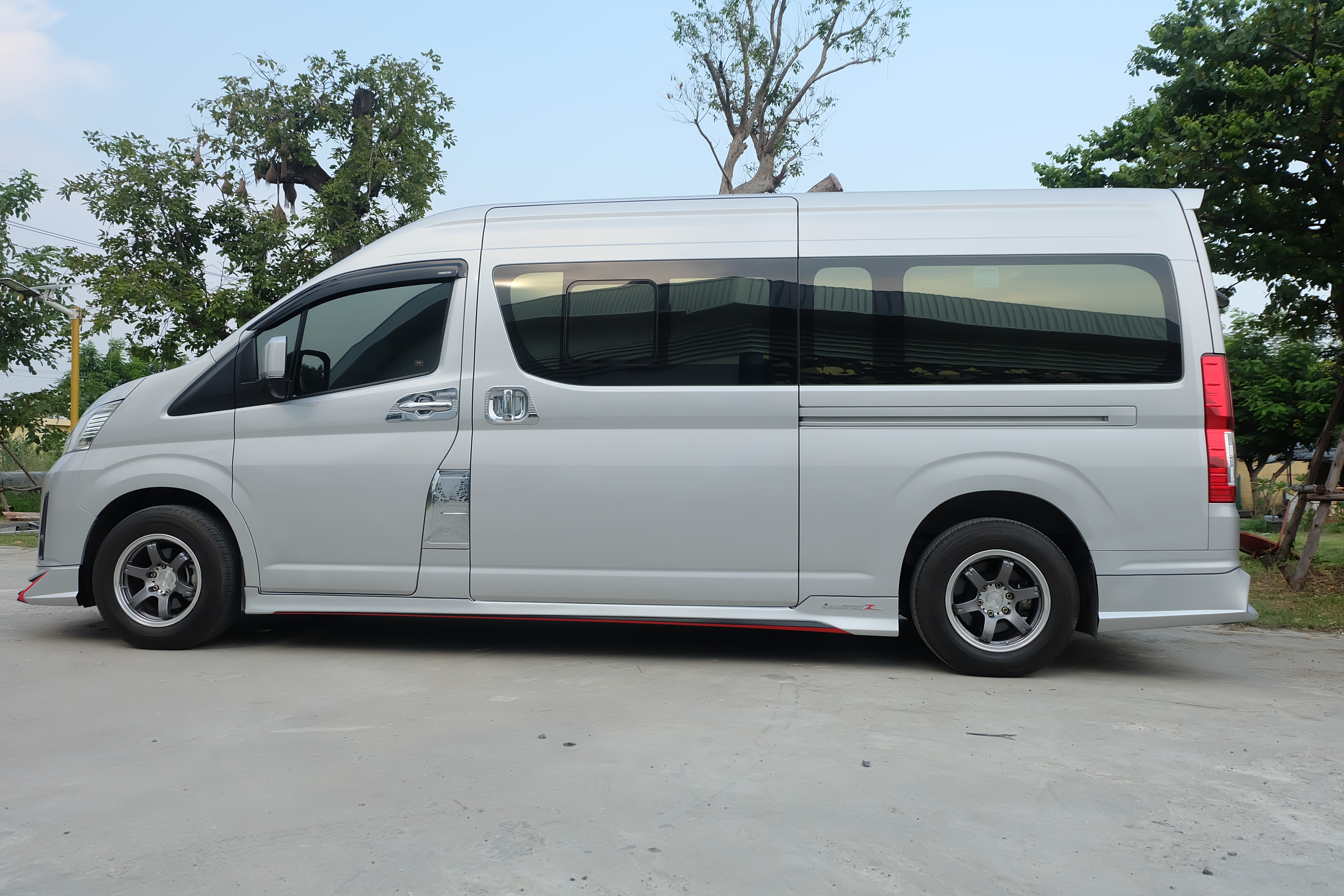 Toyota Commuter 2019 V.1 bodykits by Amoriz