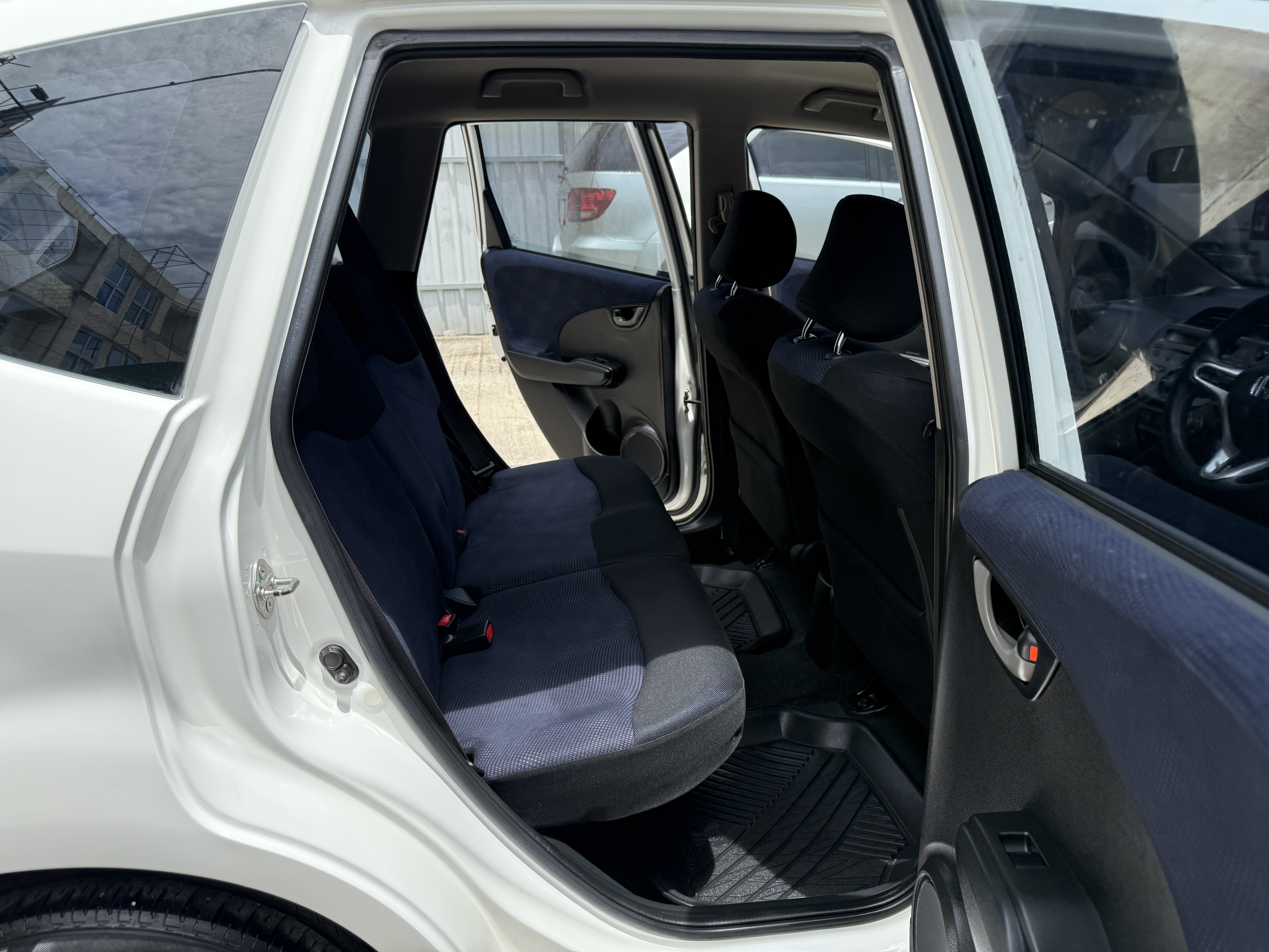 Honda Jazz 1.5 V At 2014 ขาว