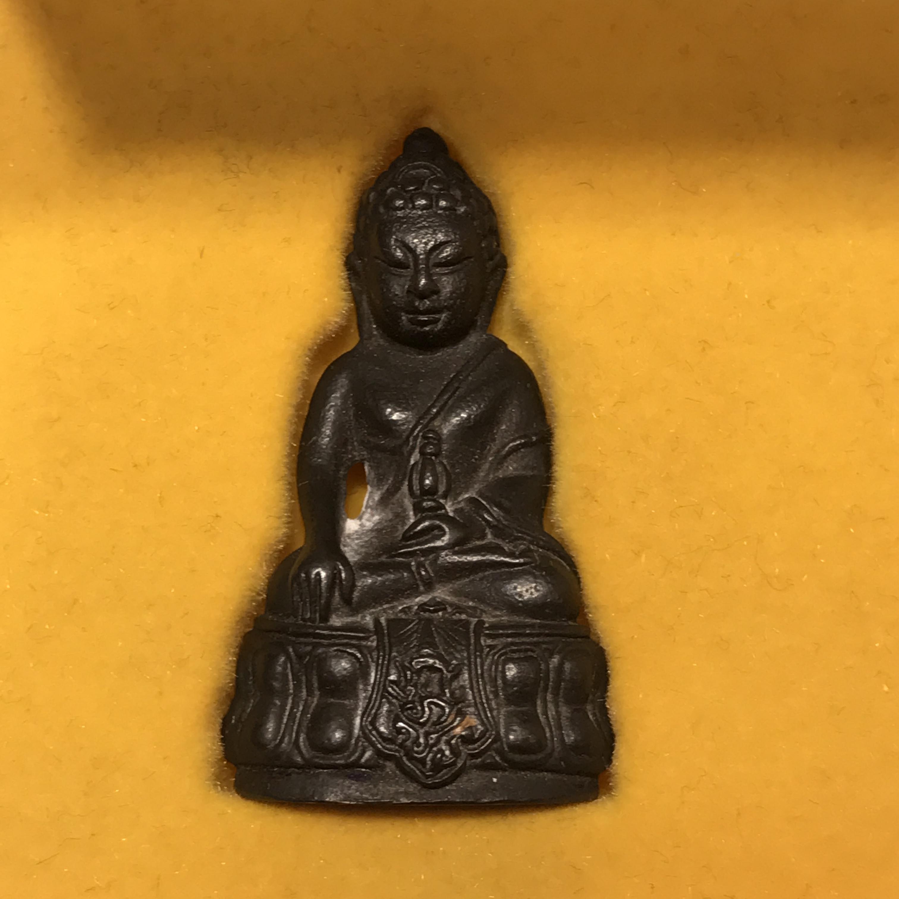 พระกริ่ง ภปร รุ่นสร้างหอพระมหาวิทยาลัยธรรมศาสตร์ ปี2542 เนื้อนวโลหะ มหาพิธี 3วาระอันยิ่งใหญ่(1ใน5000องค์)