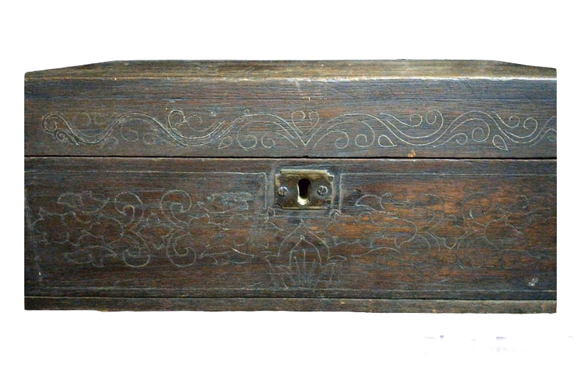 กล่องไม้เก่าตอกลายด้วยเส้นทองเหลือง-BPT2745-