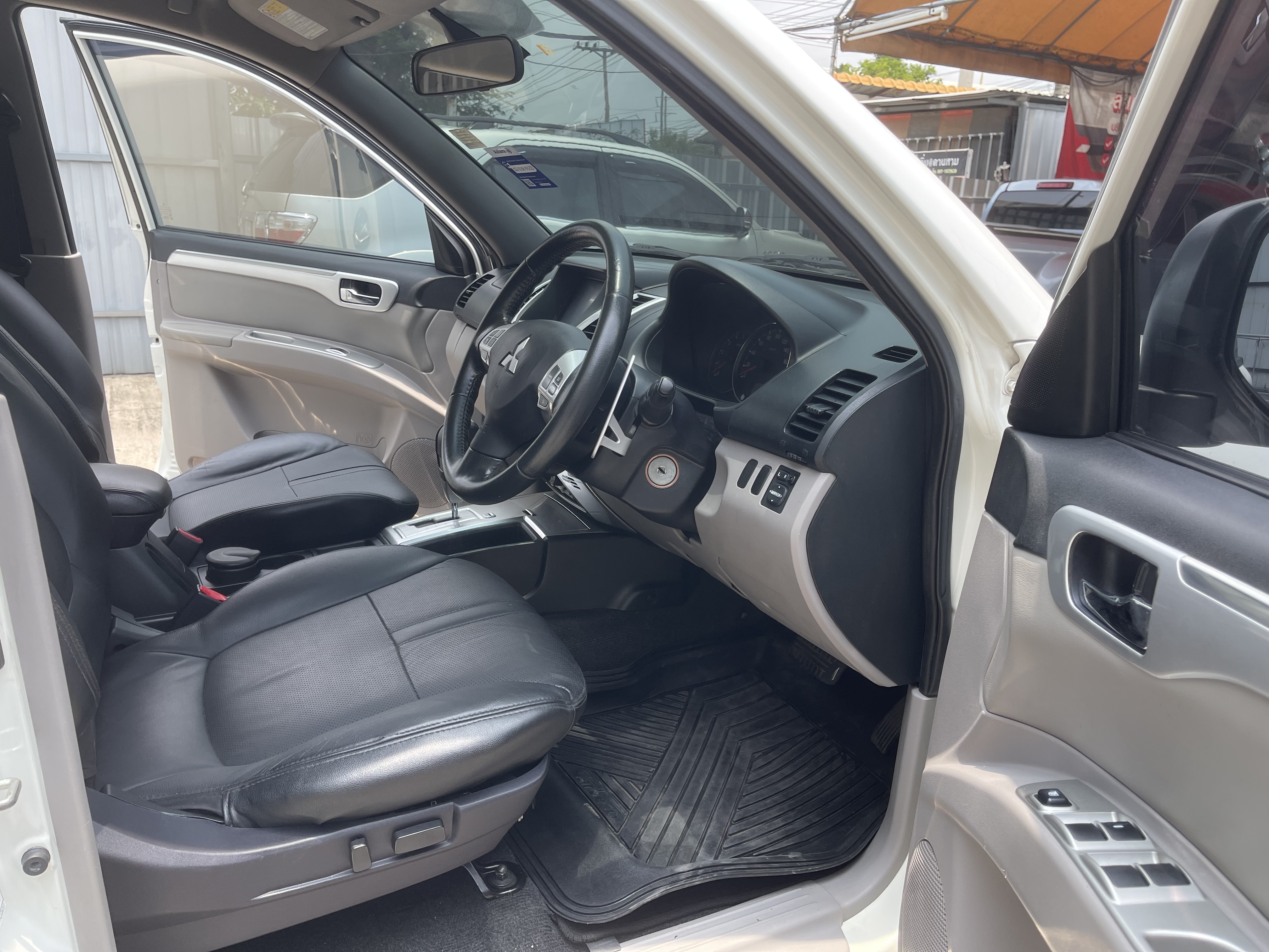 Mitsubishi Pajero Sport 2.5 GT 2WD At 2013 ขาวมุก