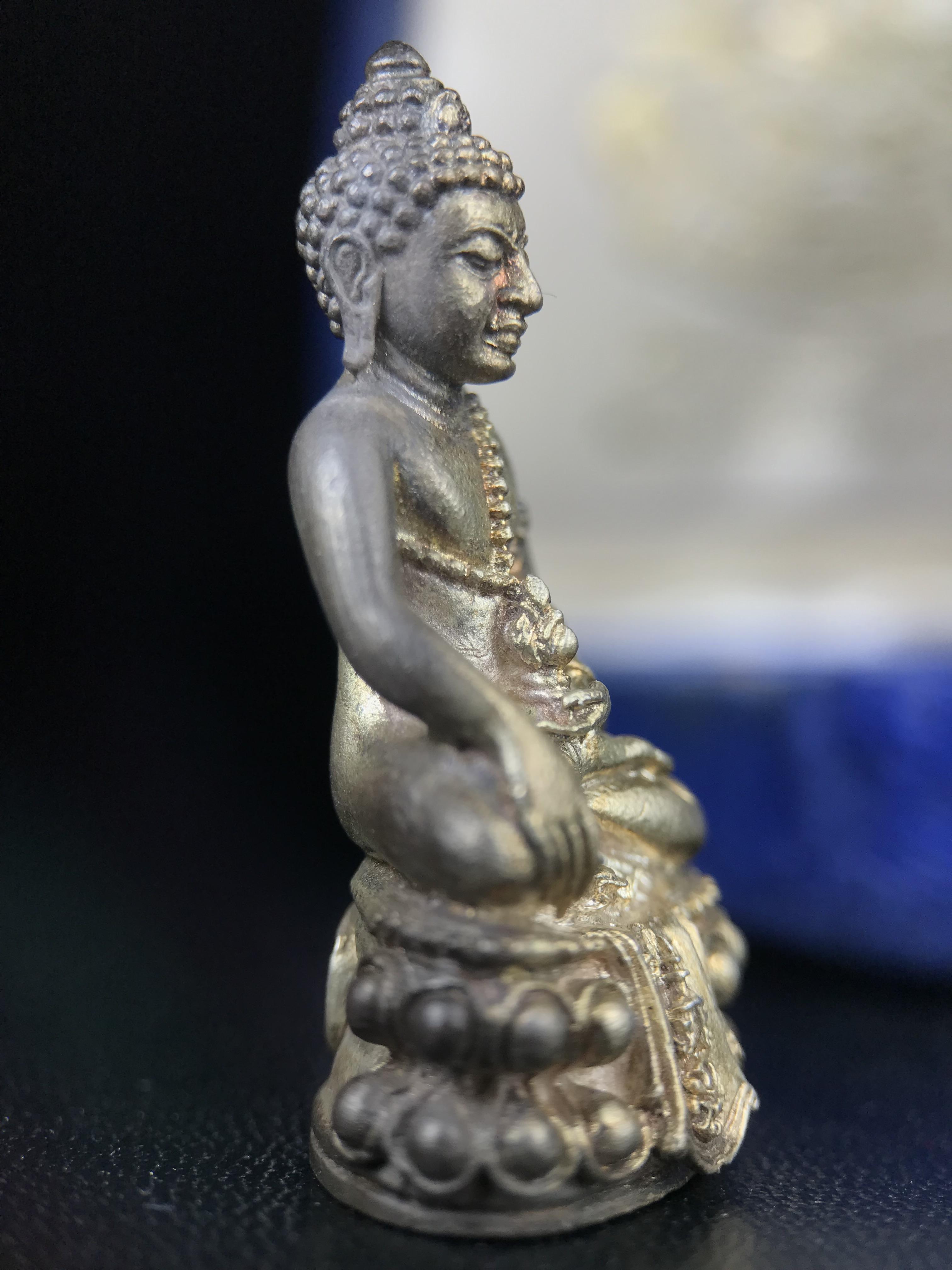 พระกริ่งศิรากาศ ภปร.(พระกริ่งคุ้มเกล้า)วัตถุมงคล"คุ้มเกล้าฯ" มูลนิธิ “คุ้มเกล้า” ในพระบรมราชูปถัมภ์ จัดสร้าง โรงพยาบาลภูมิพล เนื้อเงิน(พิมพ์หน้าไทย)(สภาพผิวเดิมขึ้นน้ำทองเก่าเก็บอย่างดีพร้อมกล่องบรรจุสวยมากมาก!)(ในหลวงรัชกาลที่9เสด็จเททอง)(พิธีใ