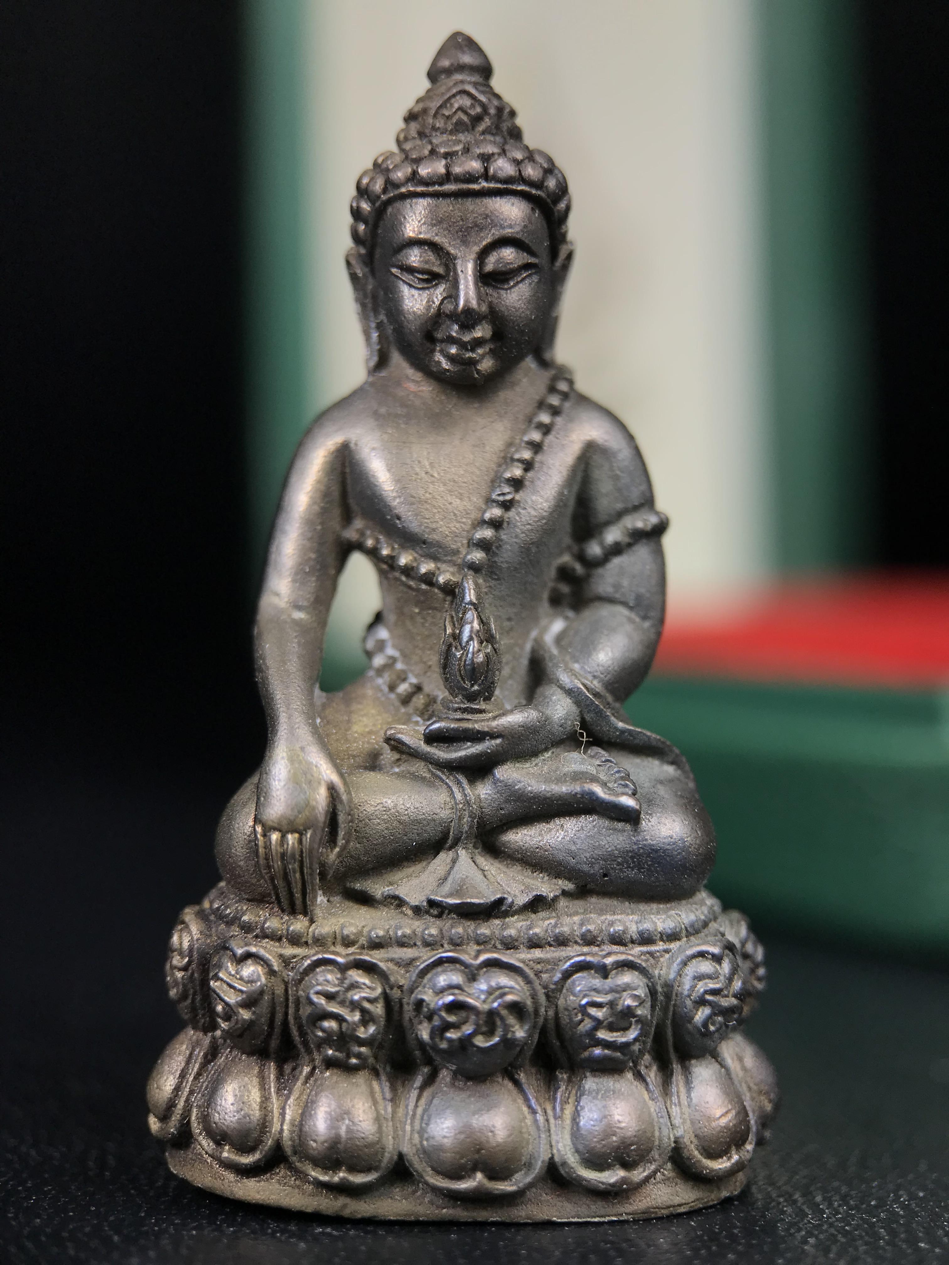 พระกริ่งวาสนา สมเด็จพระสังฆราช(วาสน์)วัดราชบพิธฯ ปี 2531 เนื้อนวโลหะ สร้างเป็นที่ระลึกในคราวที่สมเด็จพระอริยวงศาคตญาณ สมเด็จพระสังฆราช(วาสน์ วาสโน)มีพระชนมายุครบ90พรรษา(ในหลวง ร.9 เสด็จในพิธี)งานแกะแม่พิมพ์โดย นายช่างเกษม มงคลเจริญ)(1ใน1991องค์)