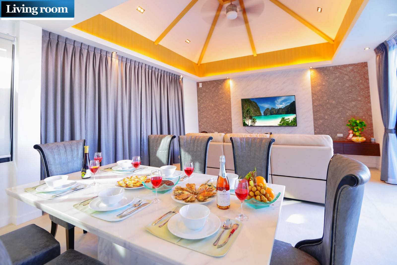 For Rent : Nai Harn, New Pool Villa 2 story, 3 bedrooms 3 bathrooms.