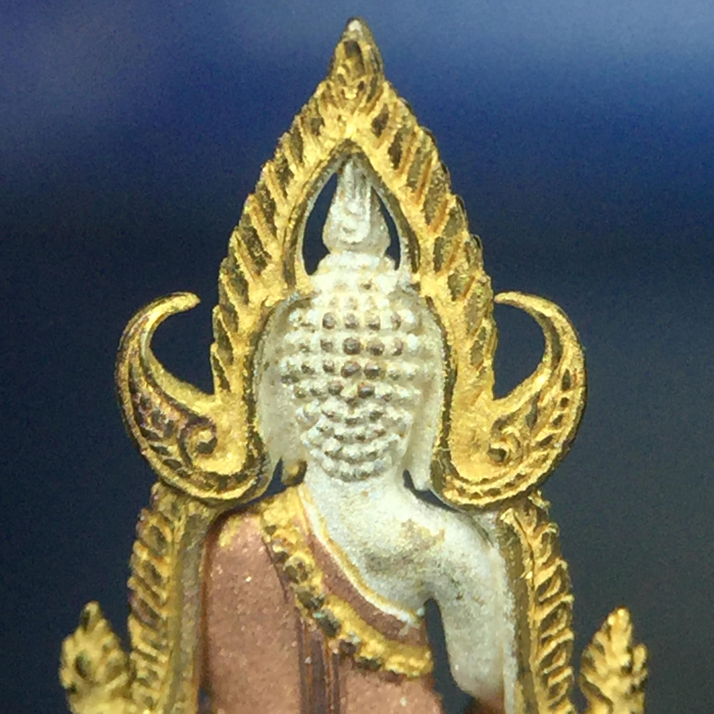 พระพุทธชินราช ภปร. โครงการ เพราะแผ่นดินนี้คือแผ่นดินเกิด เนื้อเงินชุบสามกษัตริย์ ปี2551 ขนาดหน้าตัก1/4นิ้ว (สวยงามหายาก)