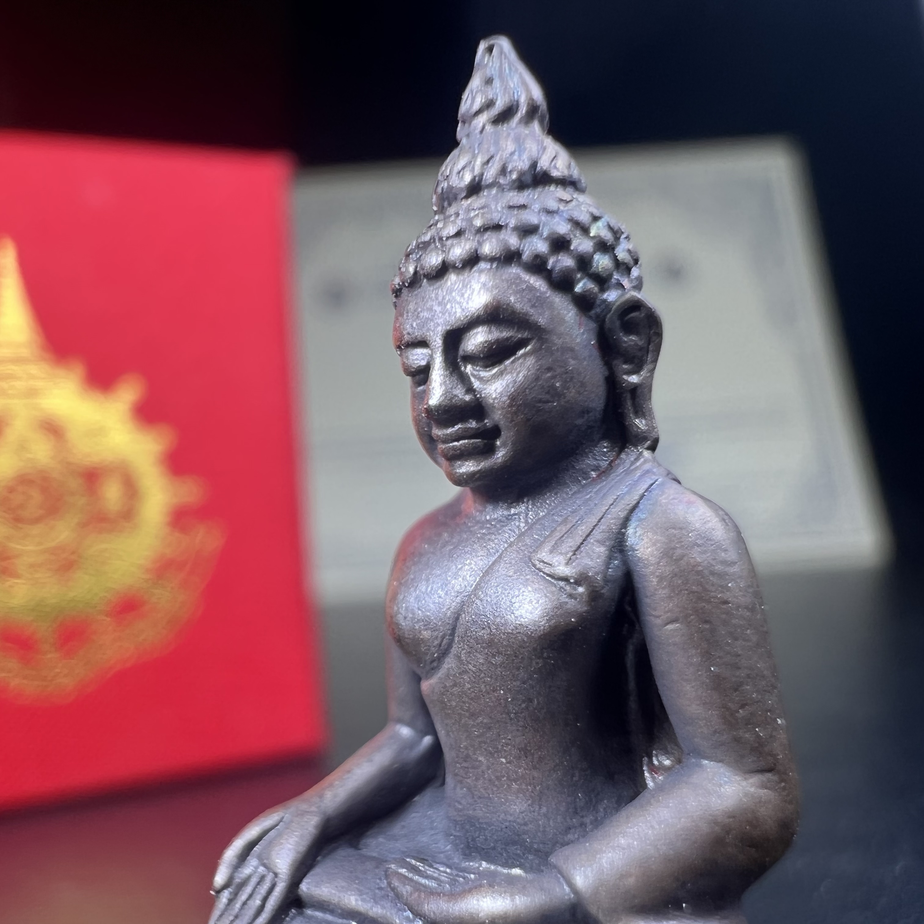 พระกริ่งไพรีพินาศ เฉลิมพระเกียรติ พระบาทสมเด็จพระเจ้าอยู่หัวรัชกาลที่9 พระชนมพรรษา 6 รอบ ปี2542 เนื้อนวโลหะผสมทองคำ(บรรจุเหล็กไหล)ดีนอก-ดีใน***องค์นี้สภาพสวยครบสมบูรณ์ มาพร้อมกล่องเดิมและใบรับรองจากผู้จัดสร้างแบบนี้หายากมาก***