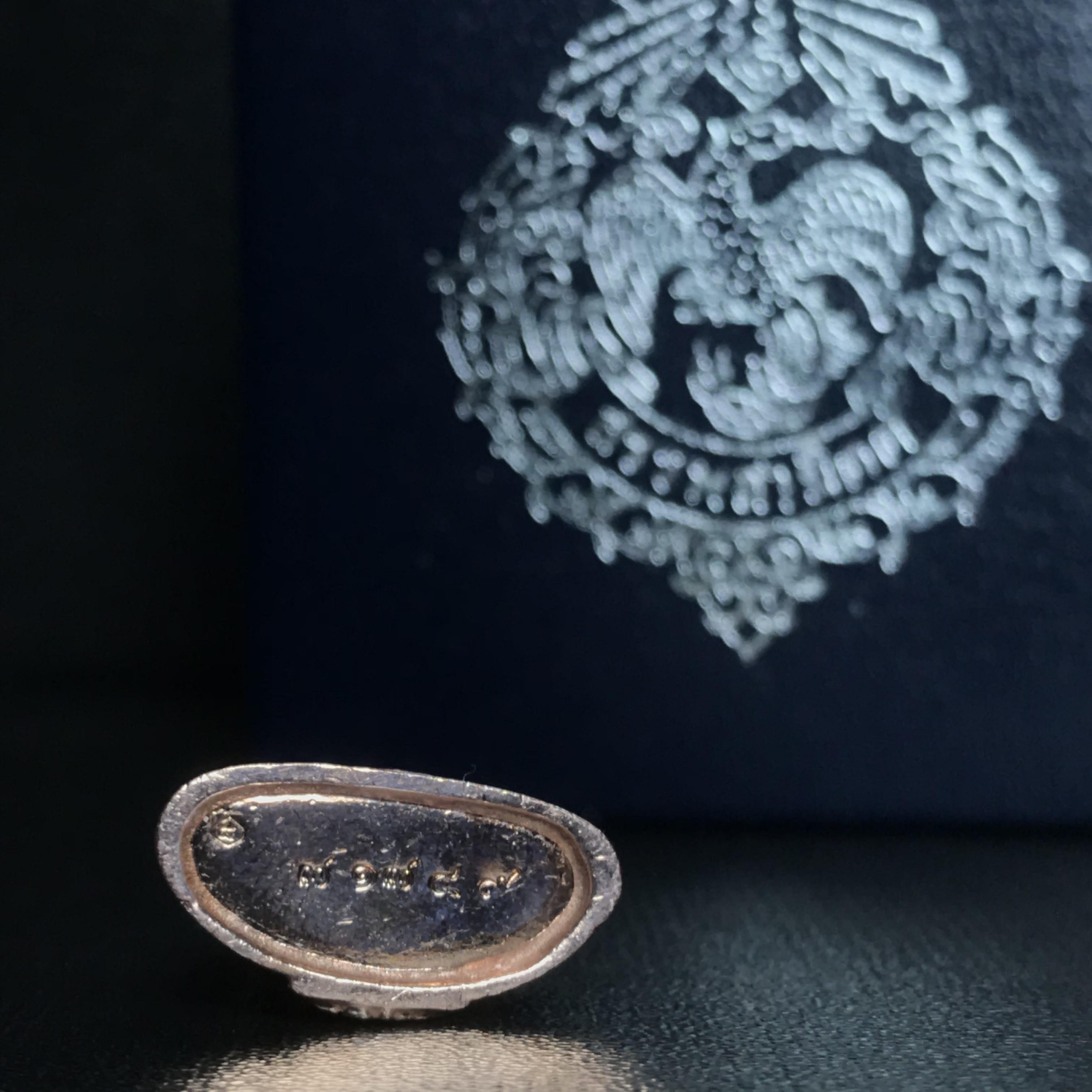 พระแก้วมรกต กรมสรรพสามิตจัดสร้างขึ้นเนื่องในโอกาสครบรอบ 64 ปีของกรมสรรพสามิต และเนื่องในวโรกาสที่พระบาทสมเด็จพระเจ้าอยู่หัวทรงครองราชย์ครบ 50 ปีในปีกาญจนาภิเษก เมื่อ พ.ศ.2539 เนื้อเงินรมดำขัดเงา(ชุบสามกษัตริย์ใหม่)พร้อมกล่องบรรจุเดิม