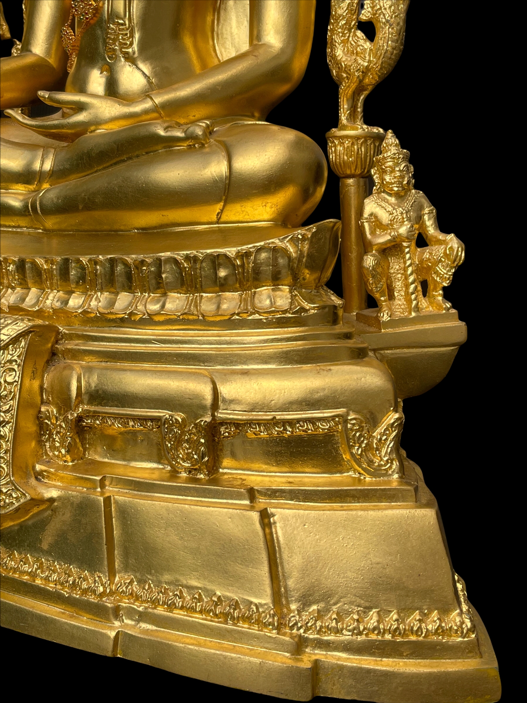 พระพุทธชินราช(จำลอง)ภปร. 84พรรษา เนื้อโลหะ ลงรักปิดทอง 100% ขนาดหน้าตัก 9 นิ้ว(ใต้ฐานบรรจุพระพุทธชินราชเนื้อผงพระราชทานมวลสาร จิตรลดาและเส้นพระเจ้า(เส้นผม))