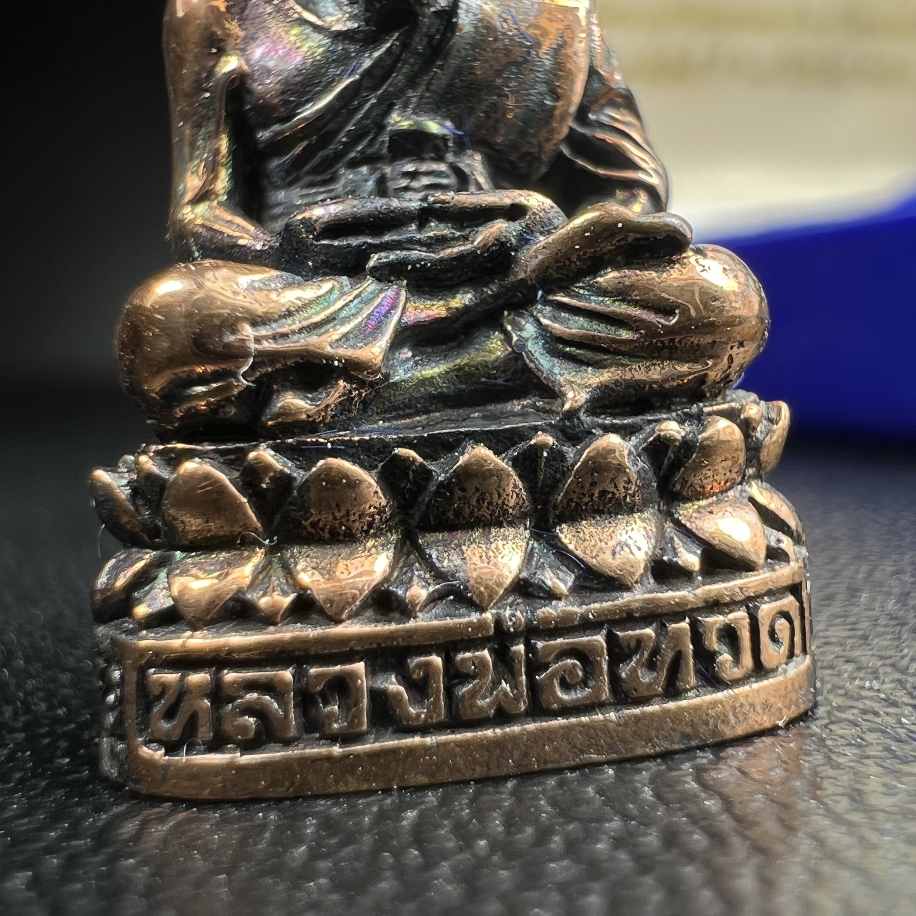 รูปเหมือนหล่อลอยองค์หลวงปู่ทวด รุ่น 111ปี กระทรวงกลาโหม เนื้อนวโลหะรมดำ-ปัดเงา ปี2540 พิธีใหญ่ สภาพสวย เข้มขลัง นิยม พร้อมกล่องบรรจุเดิม