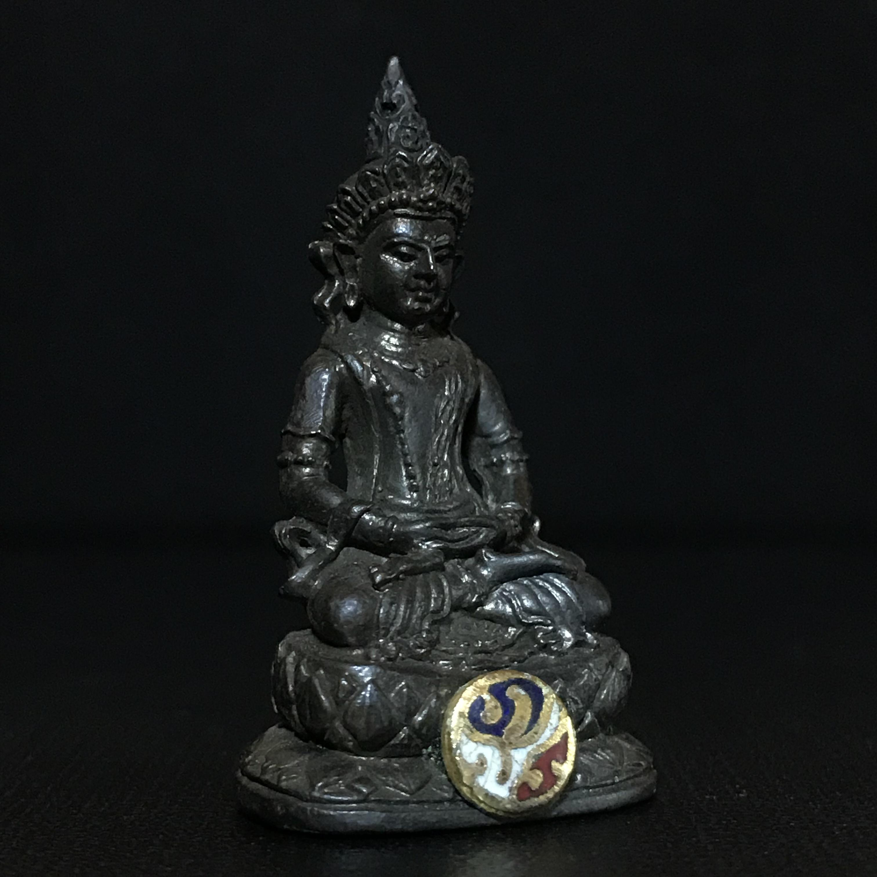 พระกริ่งธิเบตอวโลกิเตศวร ภปร.(พระไวโรจนะพุทธ)วัดมังกรกมลาวาส(เล่งเน่ยยี่) รุ่นแรกปี2515 เนื้อนวโลหะ(ในหลวงรัชกาลที่9เสด็จเททอง)(หายาก)