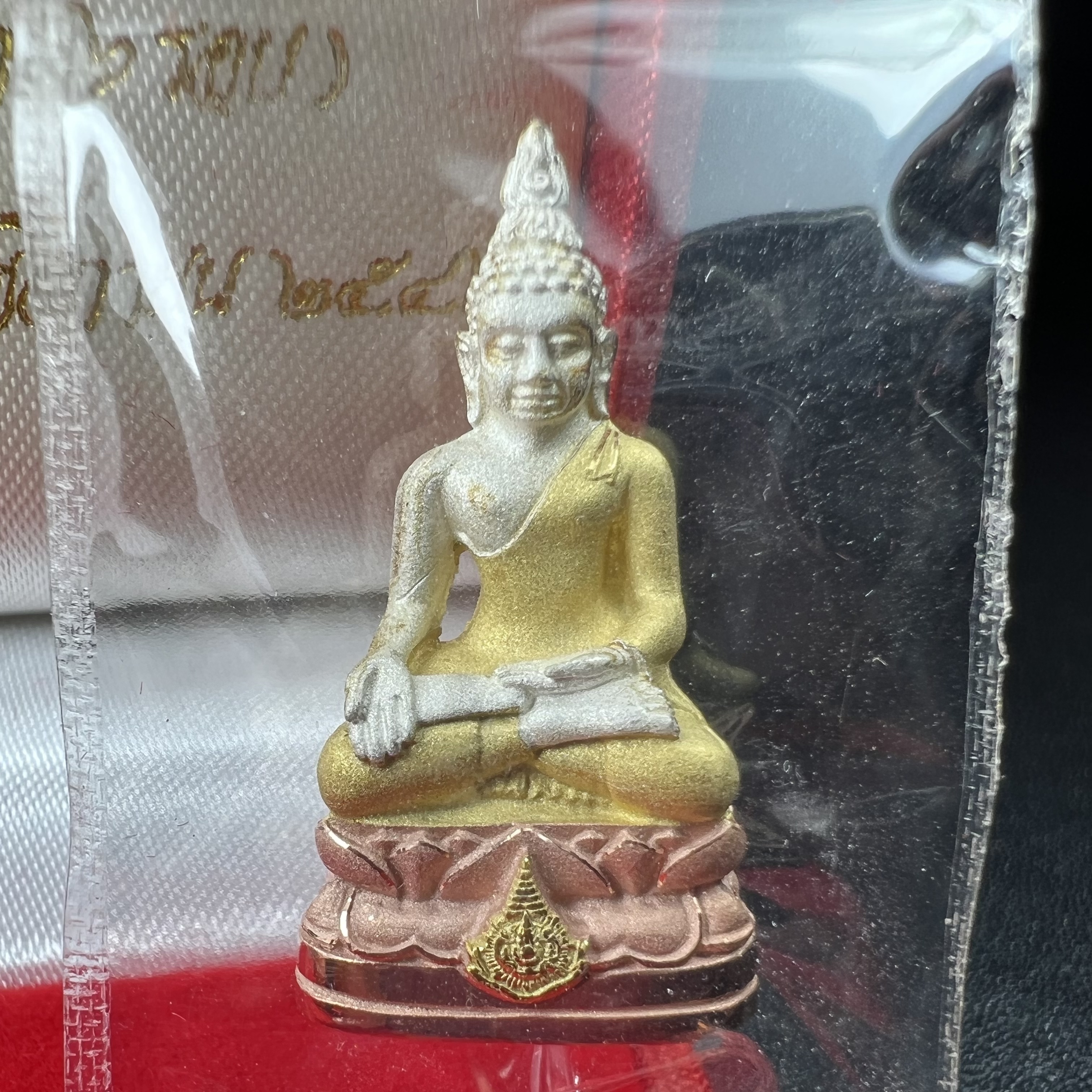 พระไพรีพินาศ รุ่นมหามงคล 72 พรรษา (6 รอบ) ในหลวงรัชกาลที่9 ปี2542 พิมพ์ใหญ่ เนื้อเงินบริสุทธิ์ 99.9% ชุบสามกษัตริย์แบบพ่นทรายขัดเงาบางส่วน(สภาพสวยซีนซองเดิมกล่องบรรจุเดิมครบสมบูรณ์)1 ใน 1500 องค์