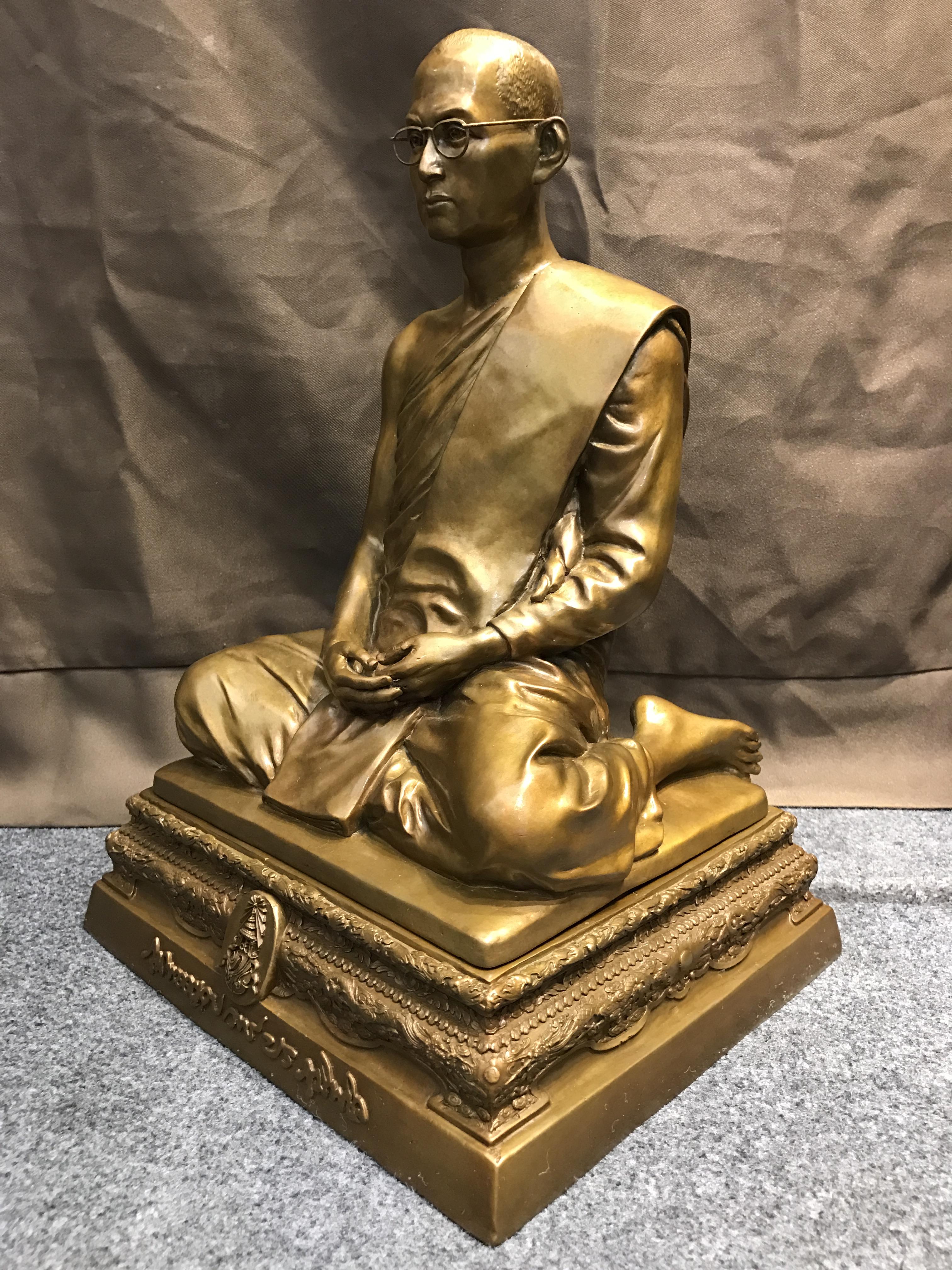 พระบรมรูปพระบาทสมเด็จพระเจ้าอยู่หัวรัชกาลที่9 ทรงผนวช(หน้าตัก9นิ้ว) เนื่องในโอกาสมหามงคลเฉลิมพระชนมพรรษา 7 รอบ 84 พรรษา 5 ธันวาคม 2554