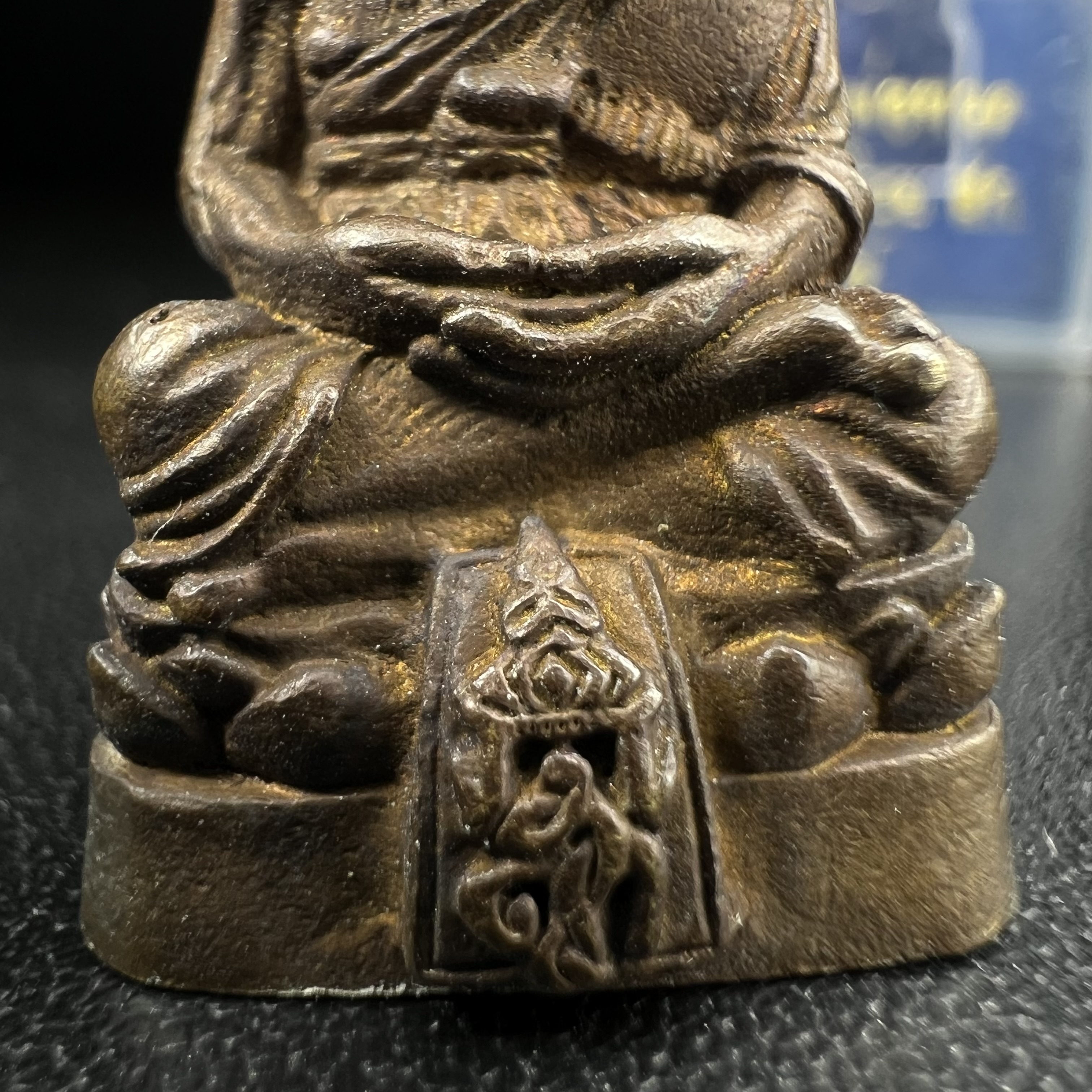 หลวงพ่อทวด พระนามาภิไธย สก. วัดห้วยมงคล จ.ประจวบคีรีขันธ์ ปี 2544(รุ่นแรก) รูปหล่อลอยองค์ ขนาดห้อยคอ หน้าตัก 1.5 ซม. พิมพ์ลอยองค์เนื้อสัตตะโลหะหล่อโบราณ(โลหะผสมรมดำ)(คัดสภาพสวยสมบูรณ์)(คุ้มครองปลอดภัย แคล้วคลาด พิธีใหญ่ มวสสารดี)