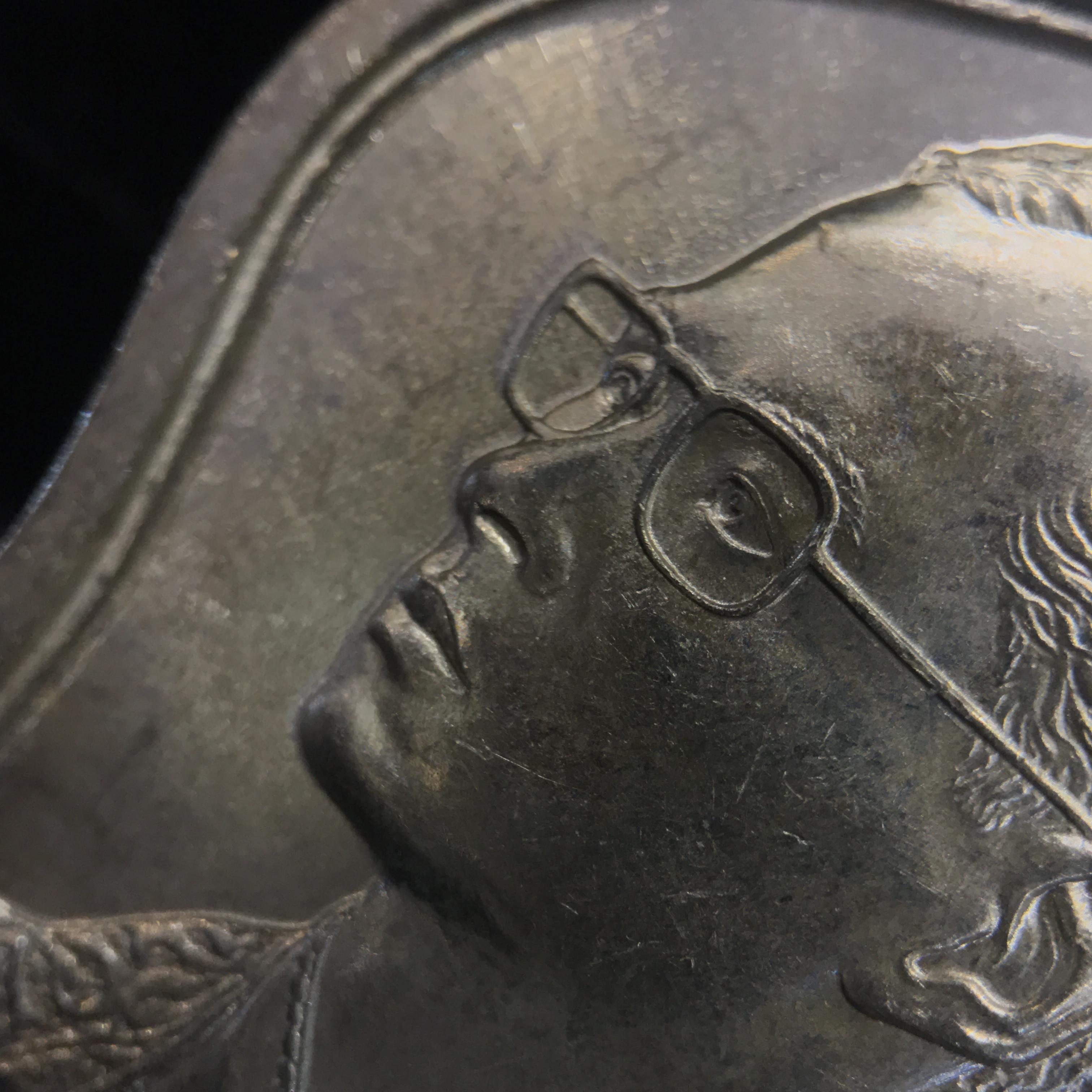 เหรียญที่ระลึกมหามงคลเฉลิมพระชนมพรรษา 5 รอบ ปี2530 เนื้อเงิน(ทรงเสมา ระฆังคว่ำ)