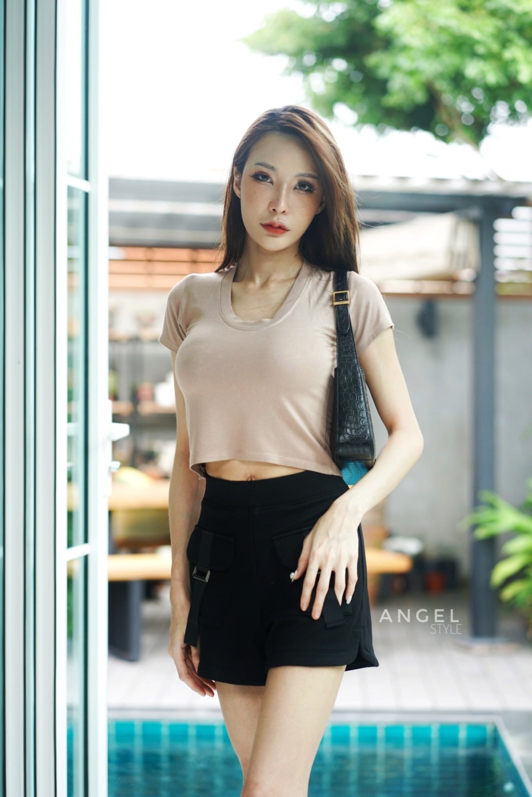 ครอปยูแขนสั้น