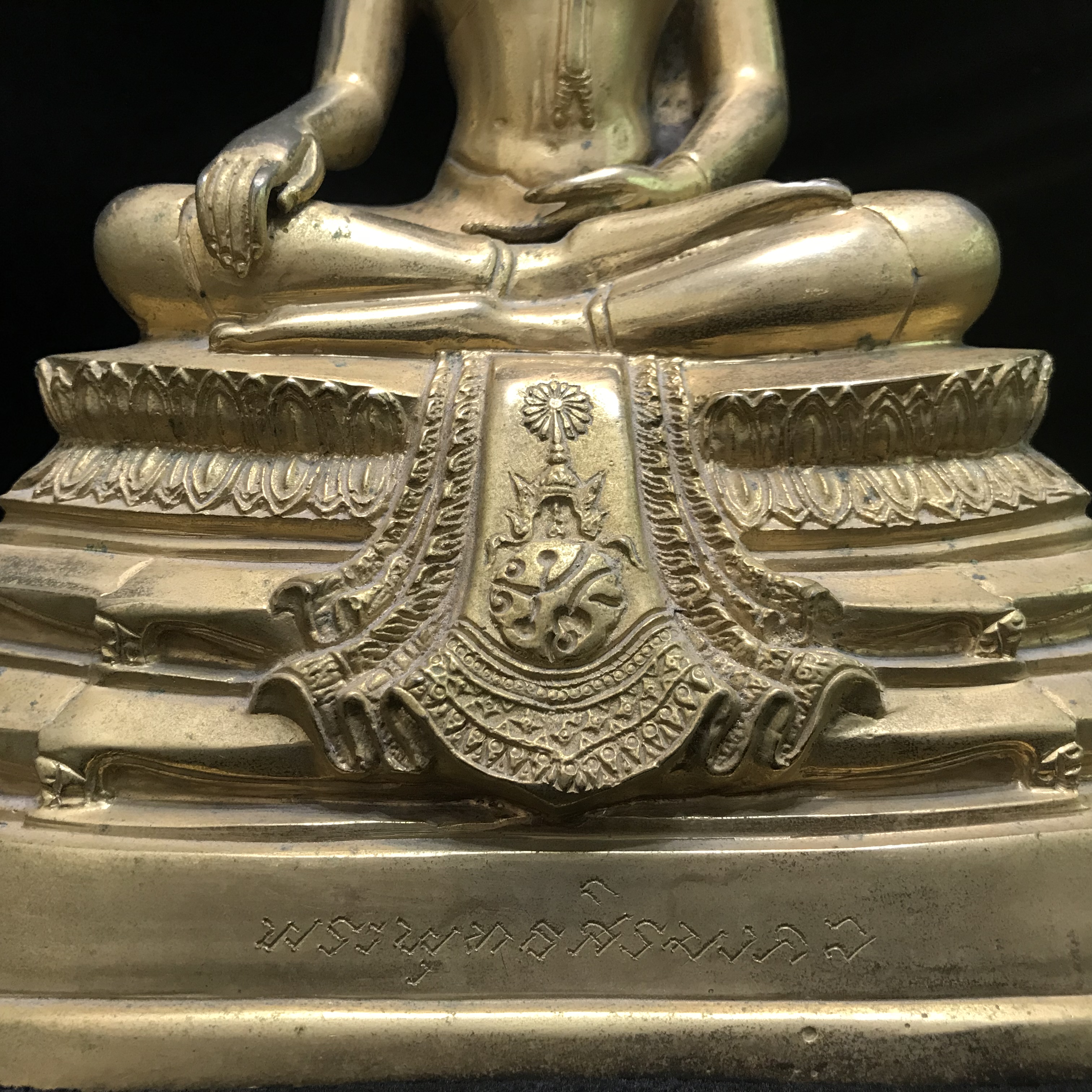 พระบูชาพระพุทธศิรมงคล ภปร ขนาดหน้าตัก5นิ้ว วัตถุมงคลคุ้มเกล้าปี2524 ของมูลนิธิคุ้มเกล้า โรงพยาบาลภูมิพลจัดสร้าง (ในหลวงทรงจุดไฟพระฤกษ์และเททอง)