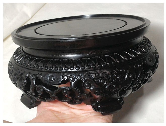 กี๋หรือฐานไม้สไตล์จีน ลายหน้าสิงห์ ท๊อป14cm