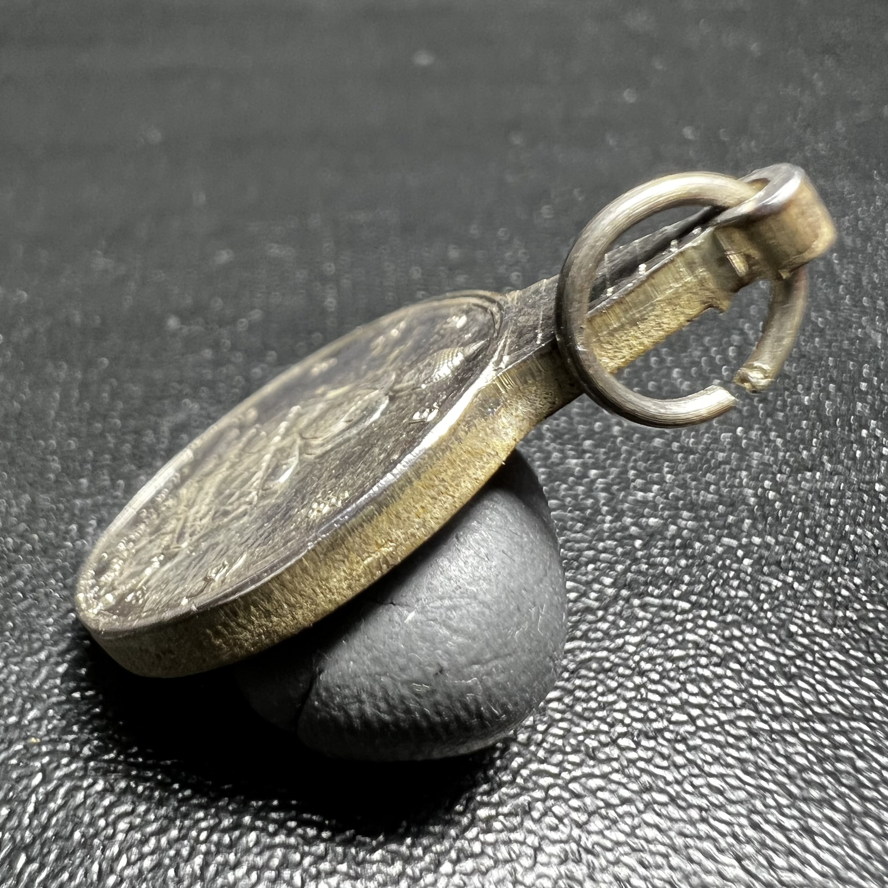 เหรียญพระชัยหลังช้าง ภปร. ครบ 5 รอบ ในหลวงรัชกาลที่9 พ.ศ.2530 เนื้อเงินพิมพ์เล็ก(หนัก 2 สลึง(7.6กรัม))หายาก สภาพสวยเดิมพร้อมซองเดิมกองกษาปณ์(พิธีใหญ่ รุ่นยอดมนิยม)