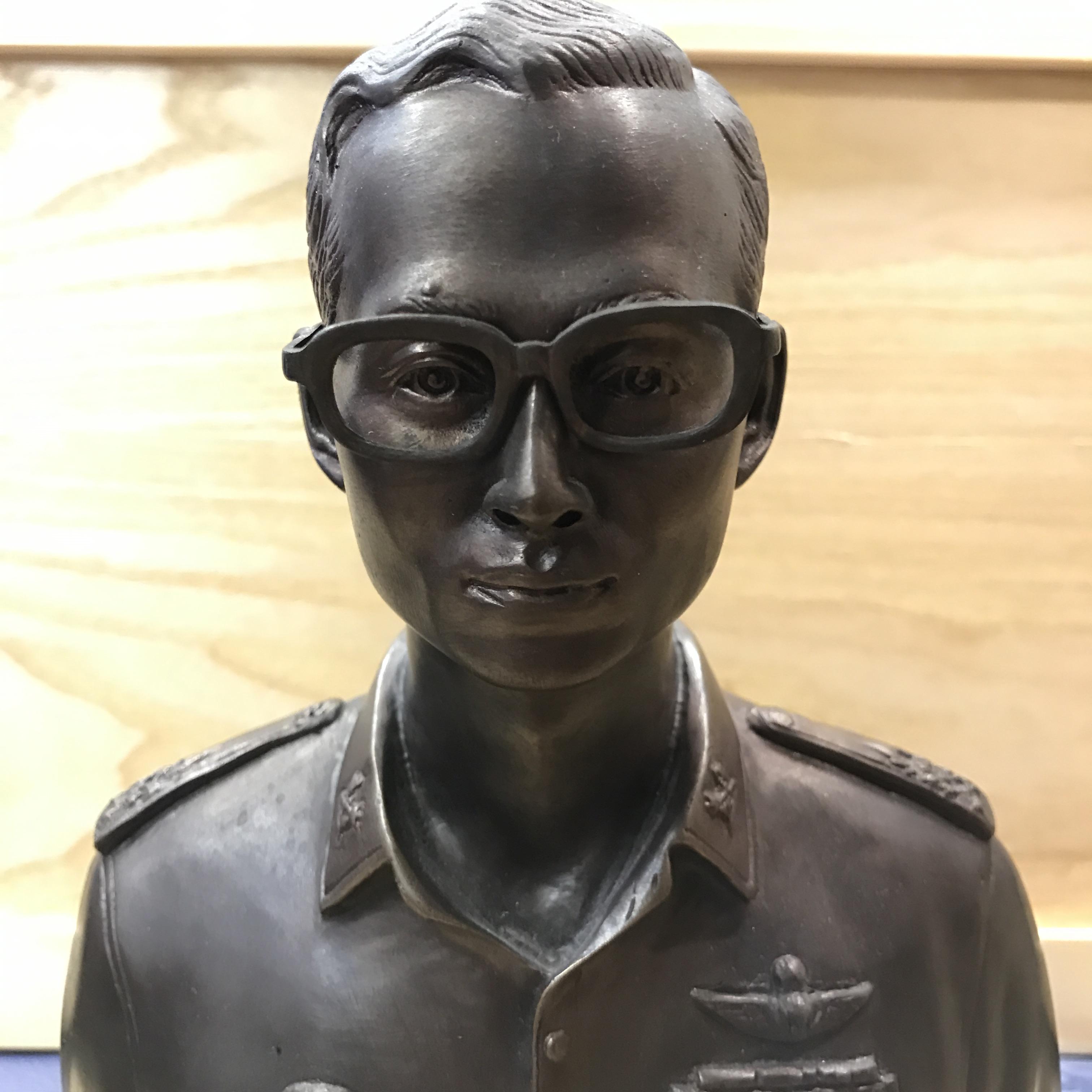 พระบรมรูปหล่อในหลวง ร.9 กรมราชองครักษ์ รุ่น 2 ปี 2539(นิยม)