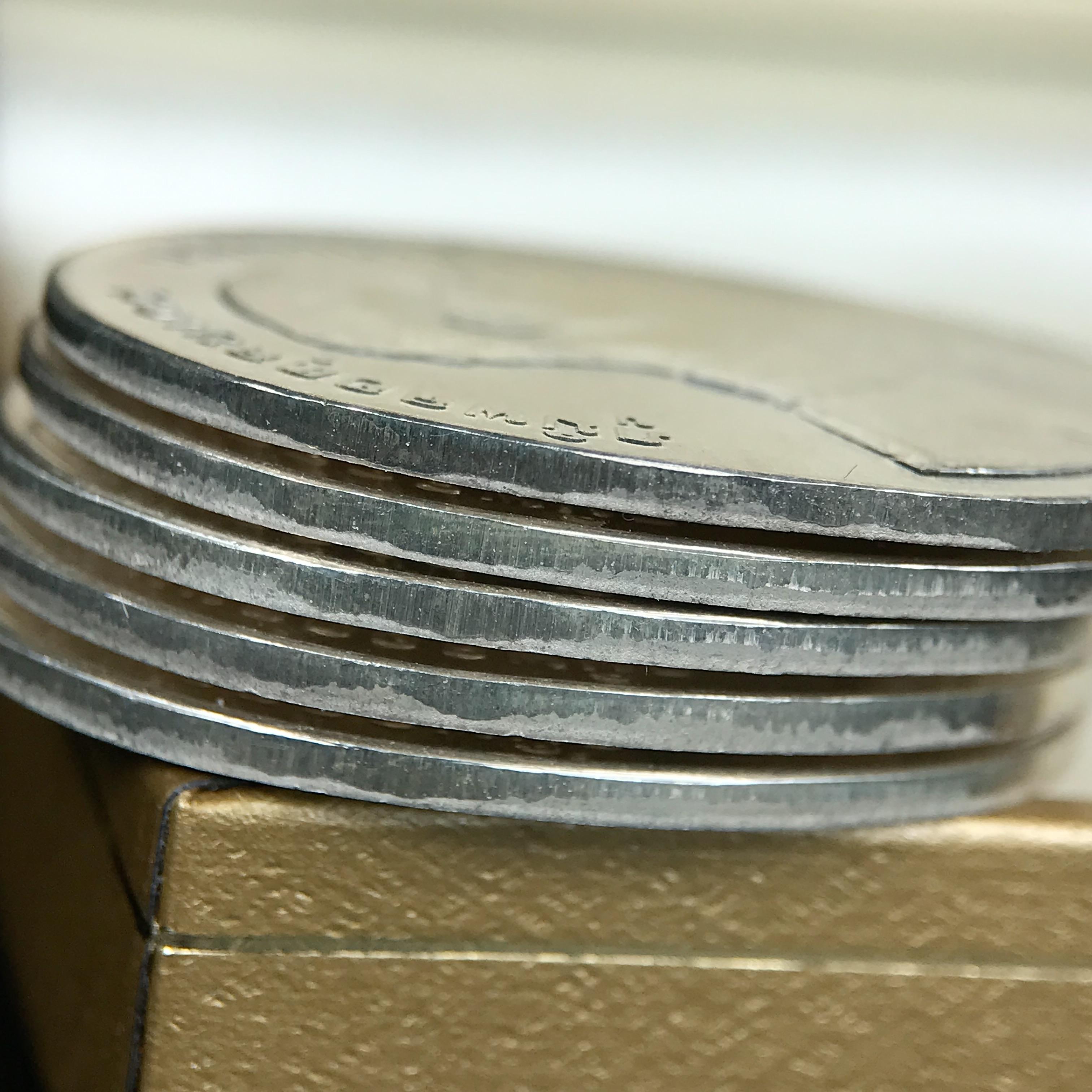 ชุดเหรียญพระพุทธปัญจภาคี ปี 2539 ครบชุด 5 เหรียญ พิมพ์ใหญ่ขนาดสูง 3 ซม. เนื้อเงิน โค๊ต ง.(เงิน) บล็อกกษาปณ์ พร้อมกล่องบรรจุซีนซองเดิมครบสภาพสวย เนื่องในมหามงคลวโรกาสที่ในหลวงรัชกาลที่ 9 ทรงครองสิริราชสมบัติครบ 50ปี พิธีใหญ่ ณ พระอุโบสถวัดพระแก้ว