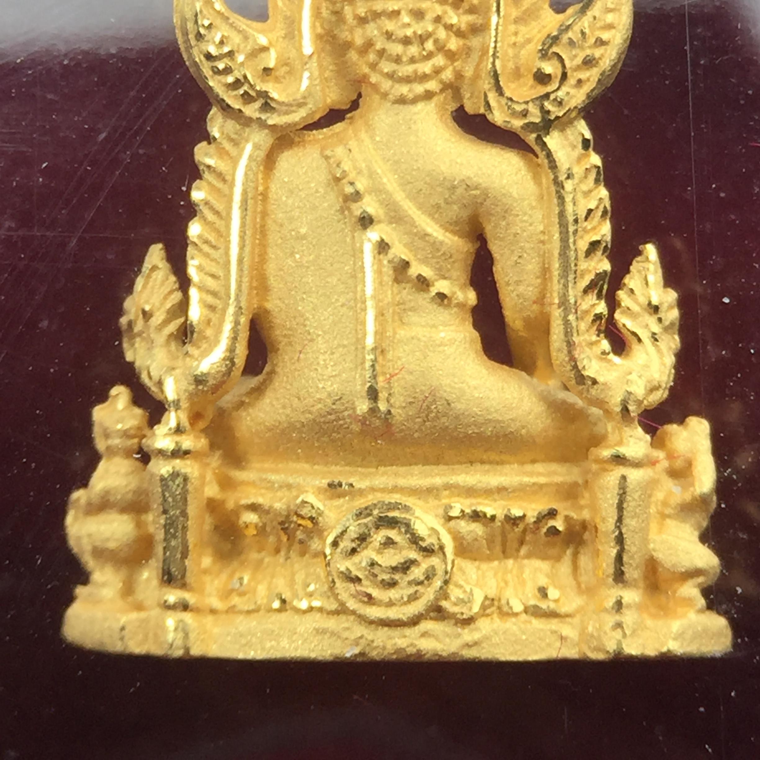 พระพุทธชินราช รุ่น ประวัติศาสตร์ มูลนิธิเพื่อตำรวจไทยจัดสร้าง ปี 2562 เนื้อทองคำขัดเงา พิมพ์ลอยองค์จิ๋ว(ขนาดสูง 1.5 ซม.) (สภาพ สวย ซีนซองเดิม กล่องบรรจุเดิมครบสมบูรณ์)