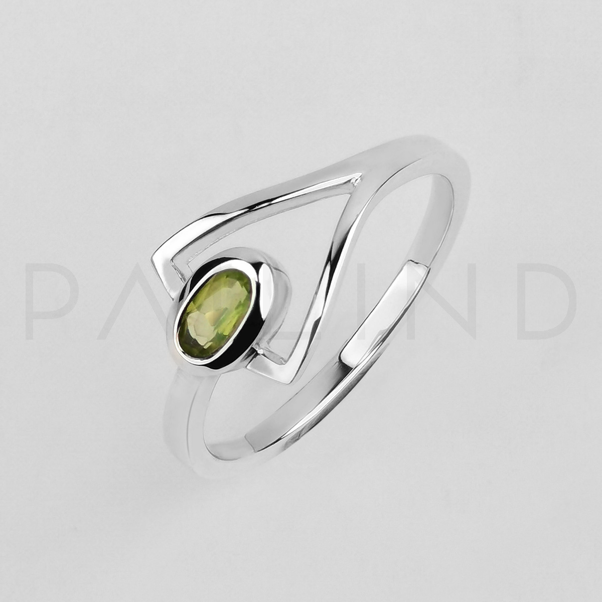 แหวนเงินประดับพลอย Peridot