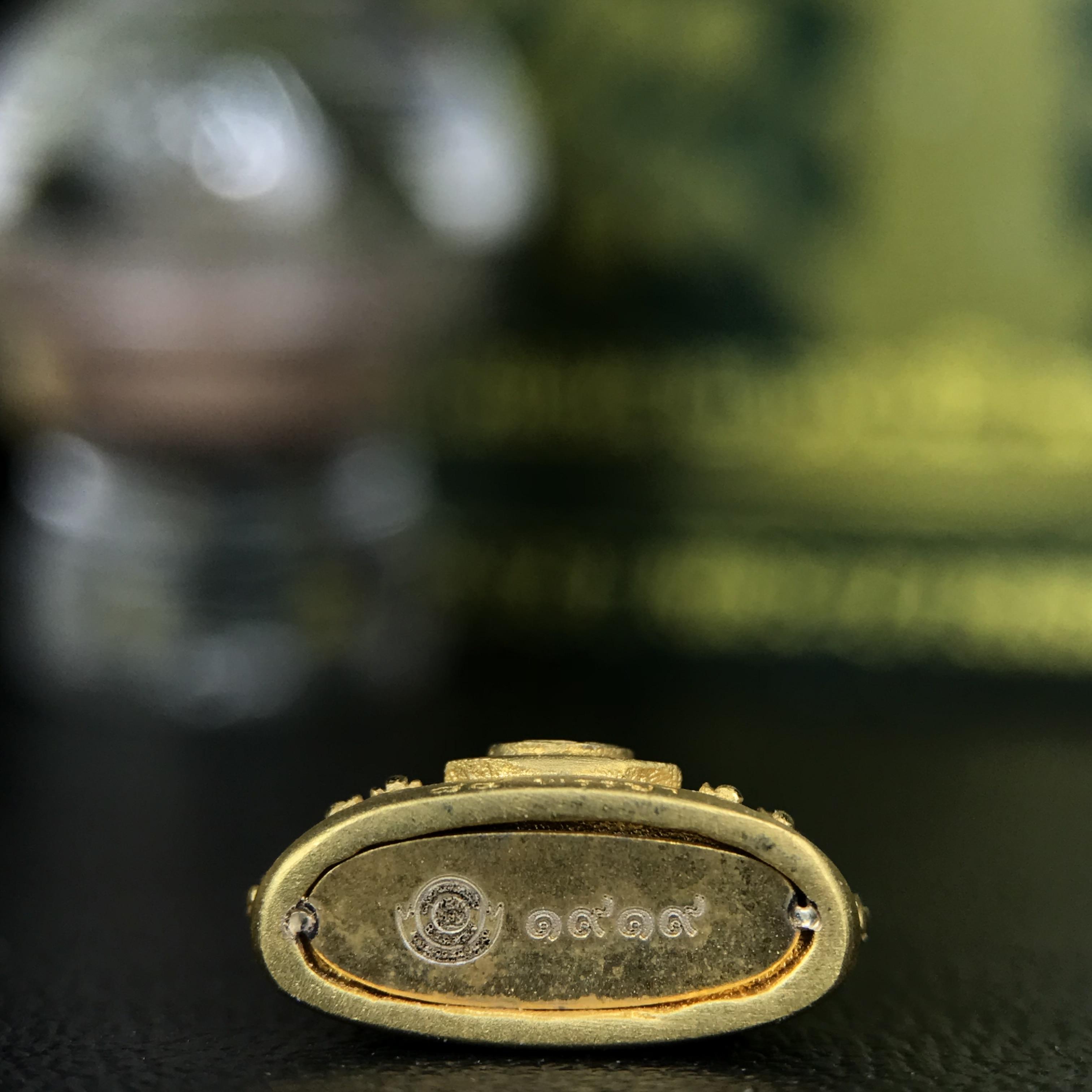 พระพุทธชินราช ภปร. 84 พรรษา เนื้อทองคำ พิมพ์เล็กขนาดหน้าตัก 1/4 นิ้ว(สูง 2.0 ซม.)(พระราชทานมวลสาร จิตรลดาและเส้นพระเจ้า(เส้นผม)รัชกาลที่9)พุทธศิลป์ทรงคุณค่าอีกหนึ่งรุ่นยอดนิยม(หมายเลขสวย ๑๙๑๙)(1ใน1000องค์)หายาก