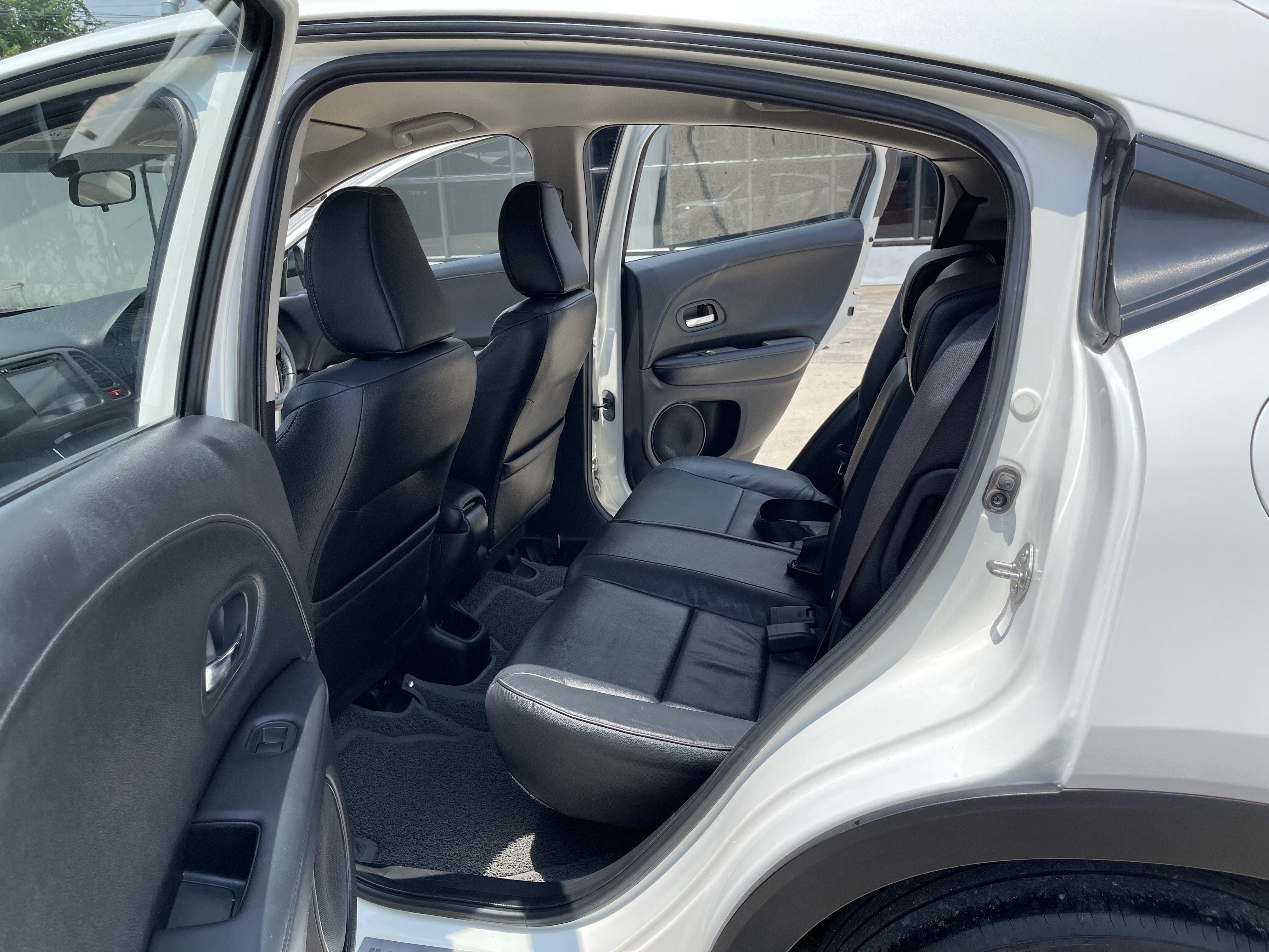 Honda Hrv 1.8 E At 2015 ขาวมุก